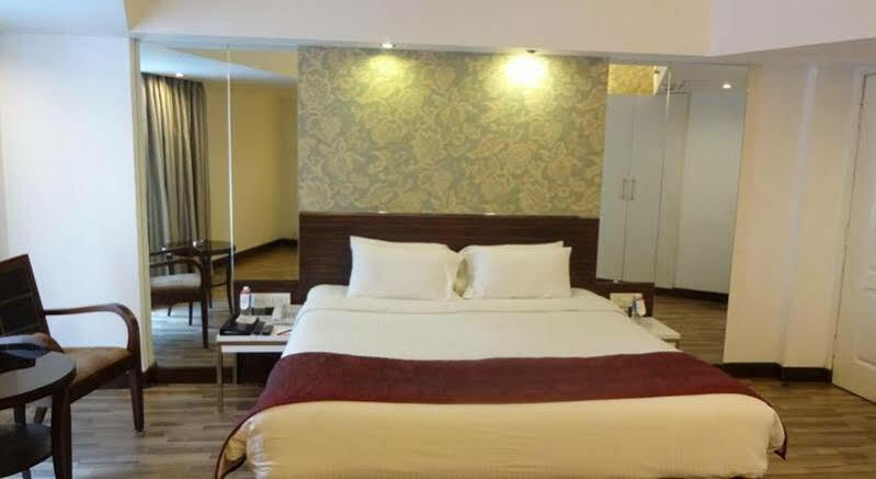 Hotel Regenta Place Bangalore, Cunningham Road