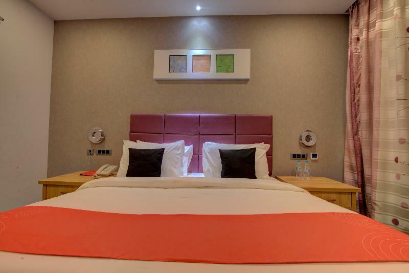 Collection O 30018 Ramee Electronic Hotel