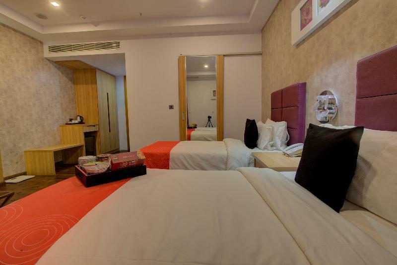 Collection O 30018 Ramee Electronic Hotel 3*