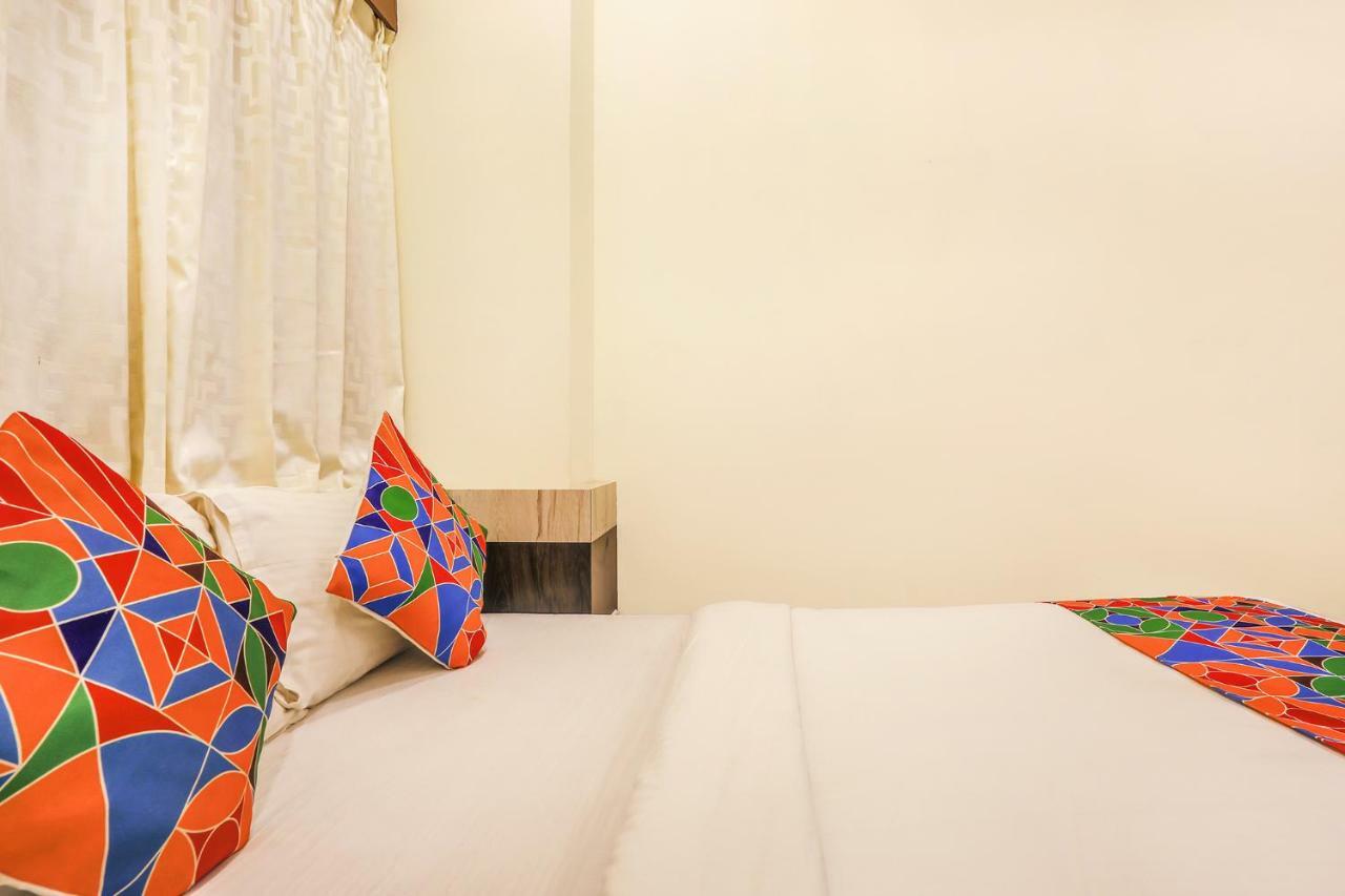 Hotel Fabhotel Royal Wood
