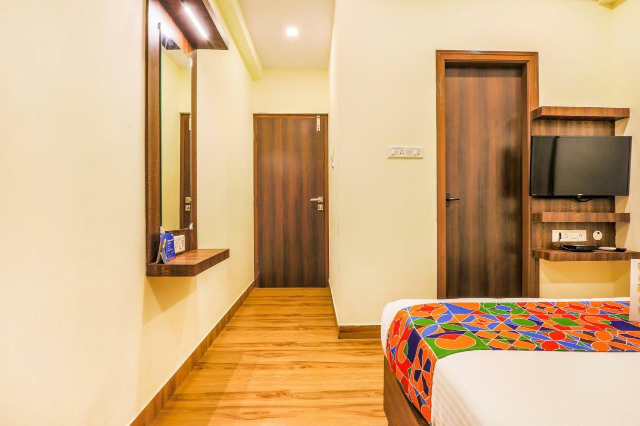 Hotel Fabhotel Royal Wood