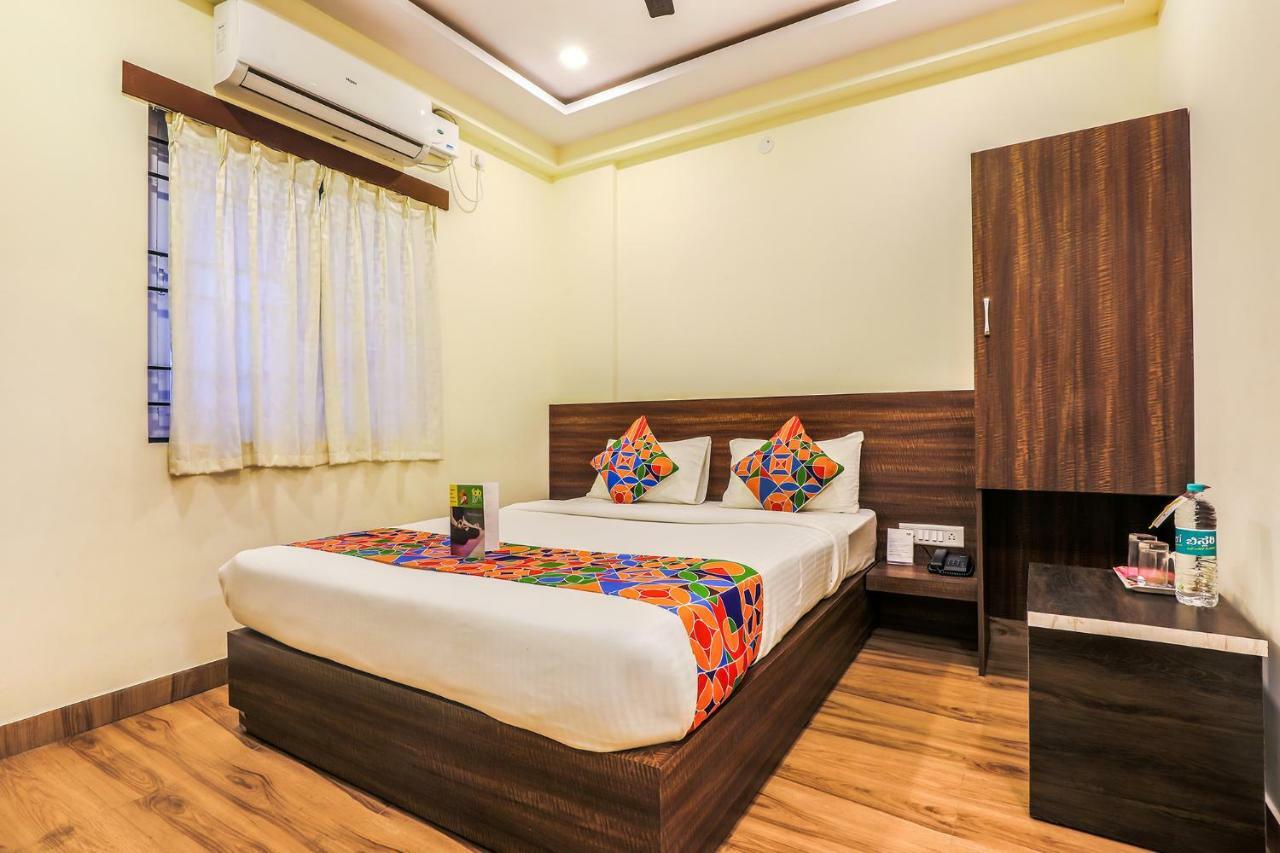 Hotel Fabhotel Royal Wood
