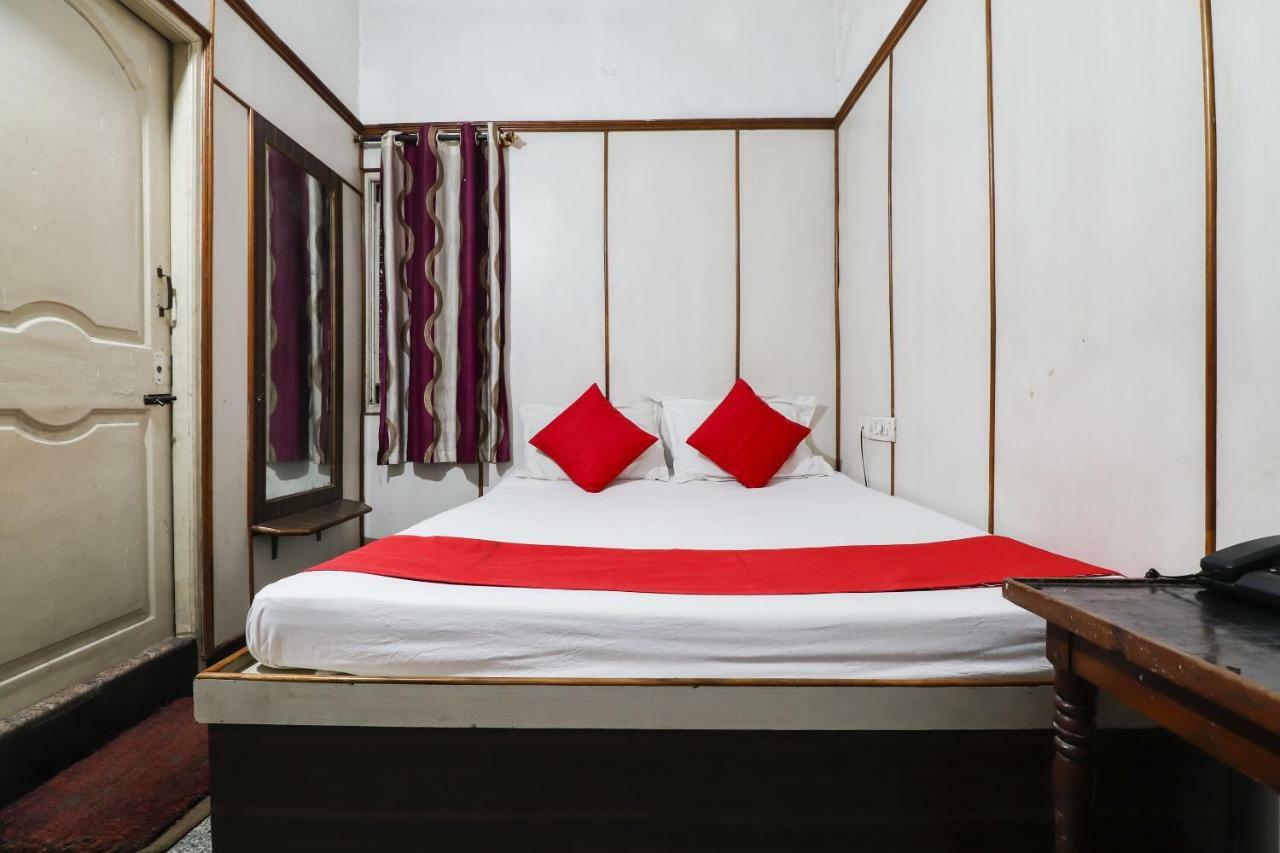 Spot On 49355 Hk Residency Hotel 3*