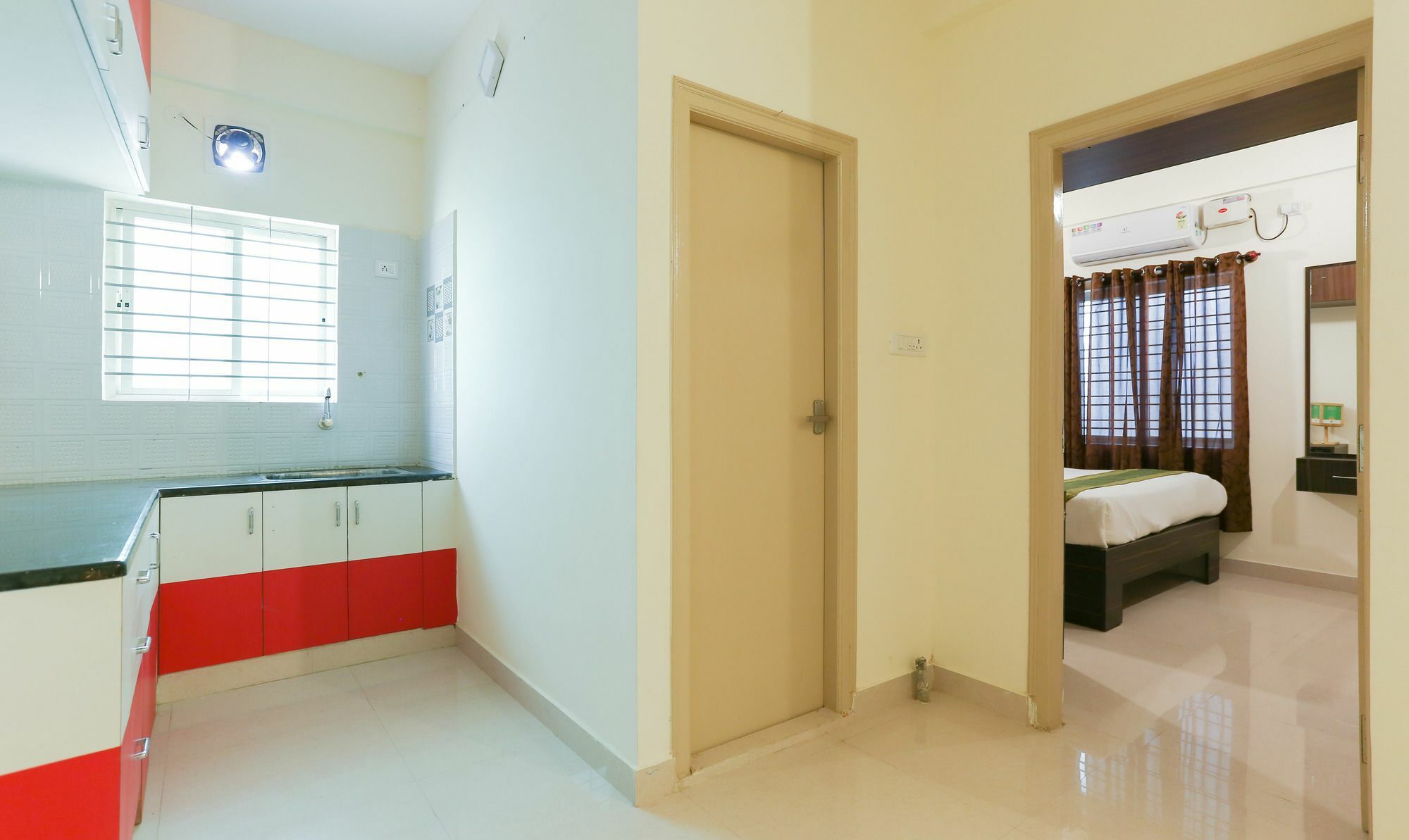 Oyo 14272 Manyata Palace Hotel