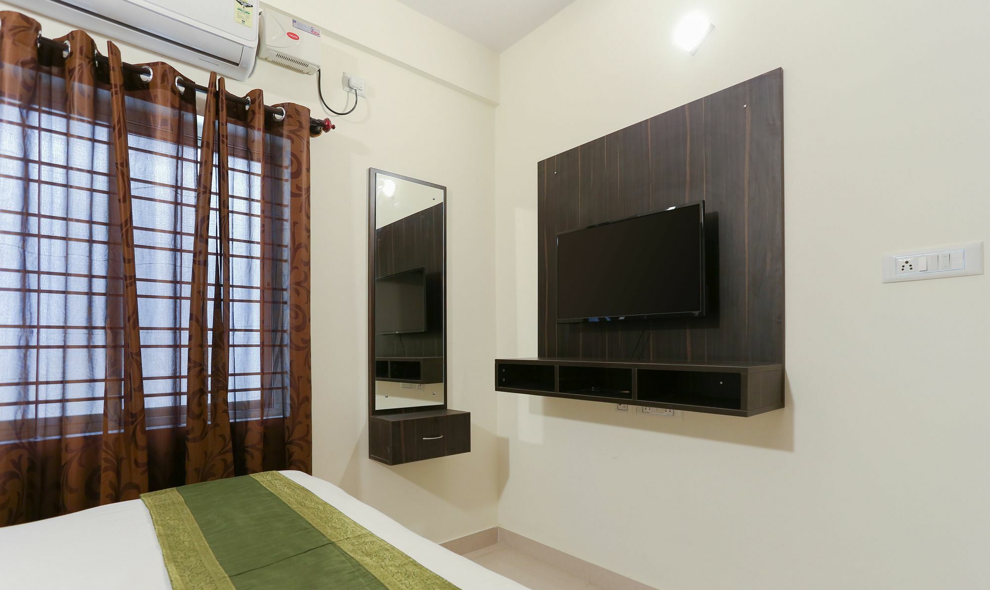 Hotel Oyo 14272 Manyata Palace 3*