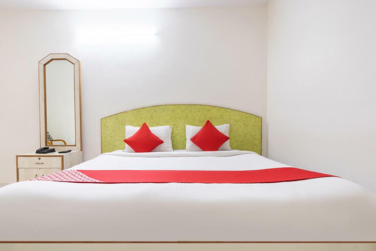 Hotel Oyo 16123 Chandana Deluxe 3*