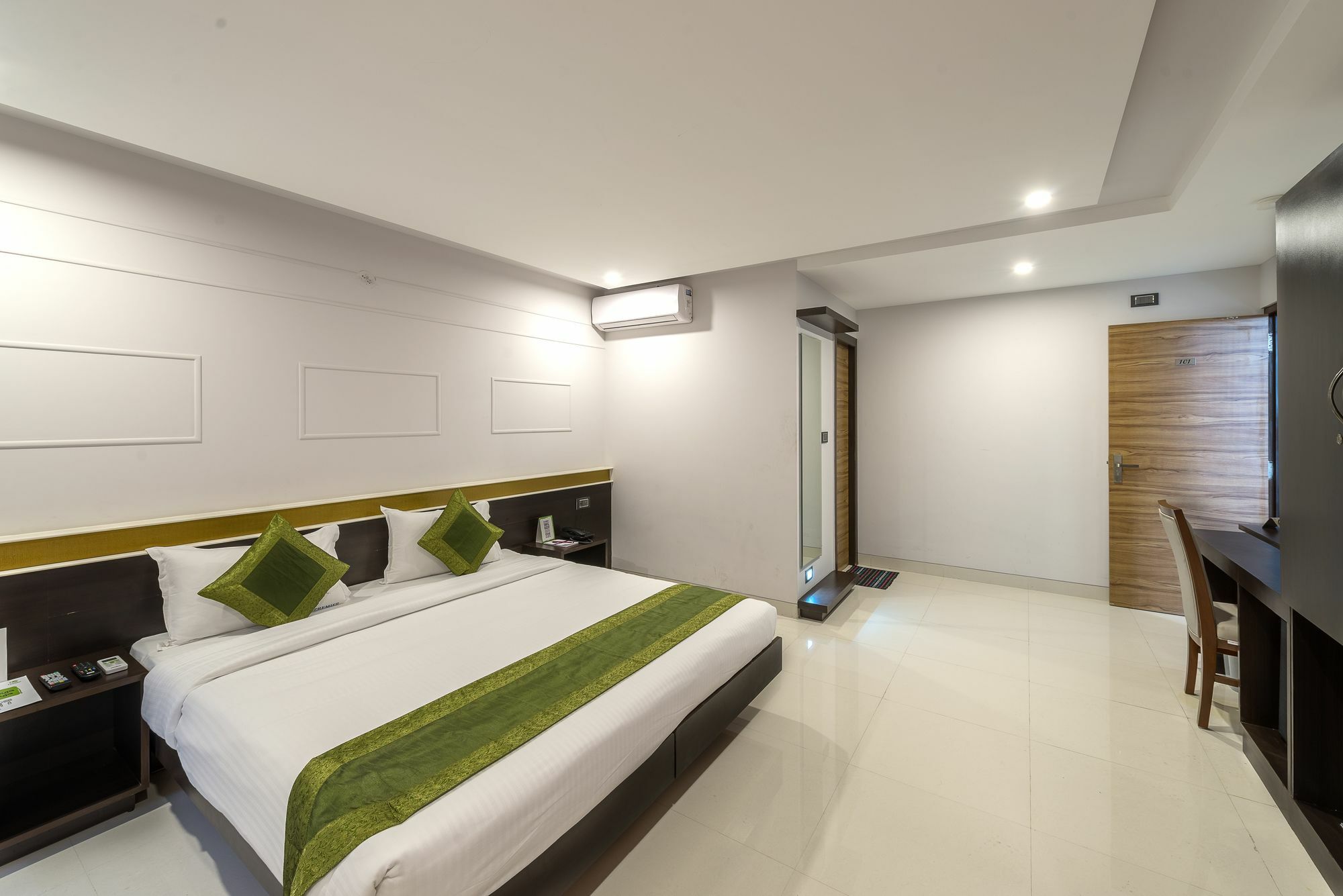 Treebo Raj Premier, Indiranagar Hotel 3*