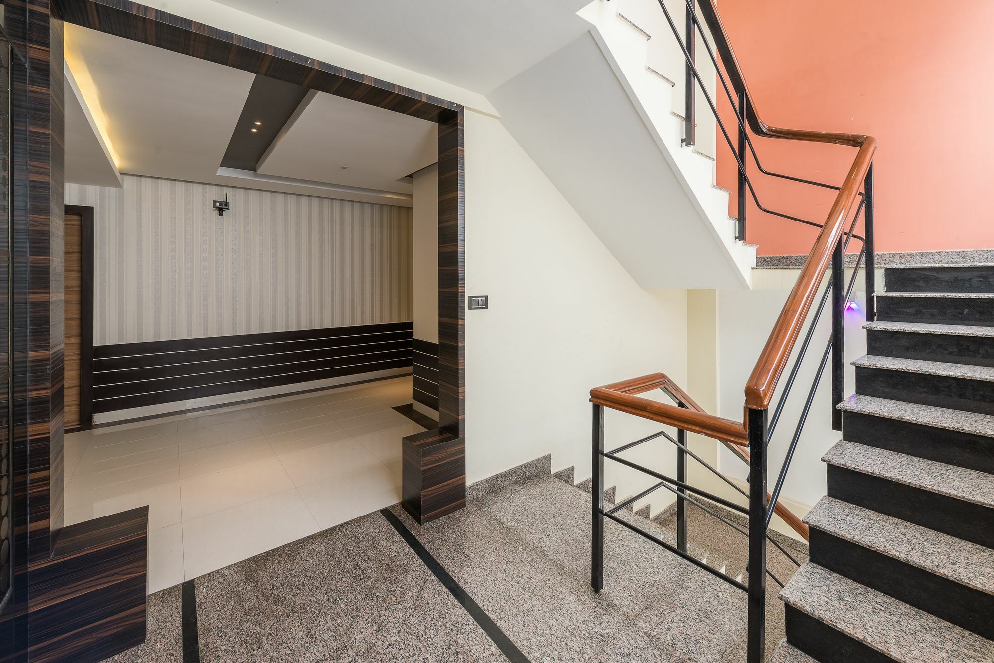 Hotel Treebo Raj Premier, Indiranagar 3*