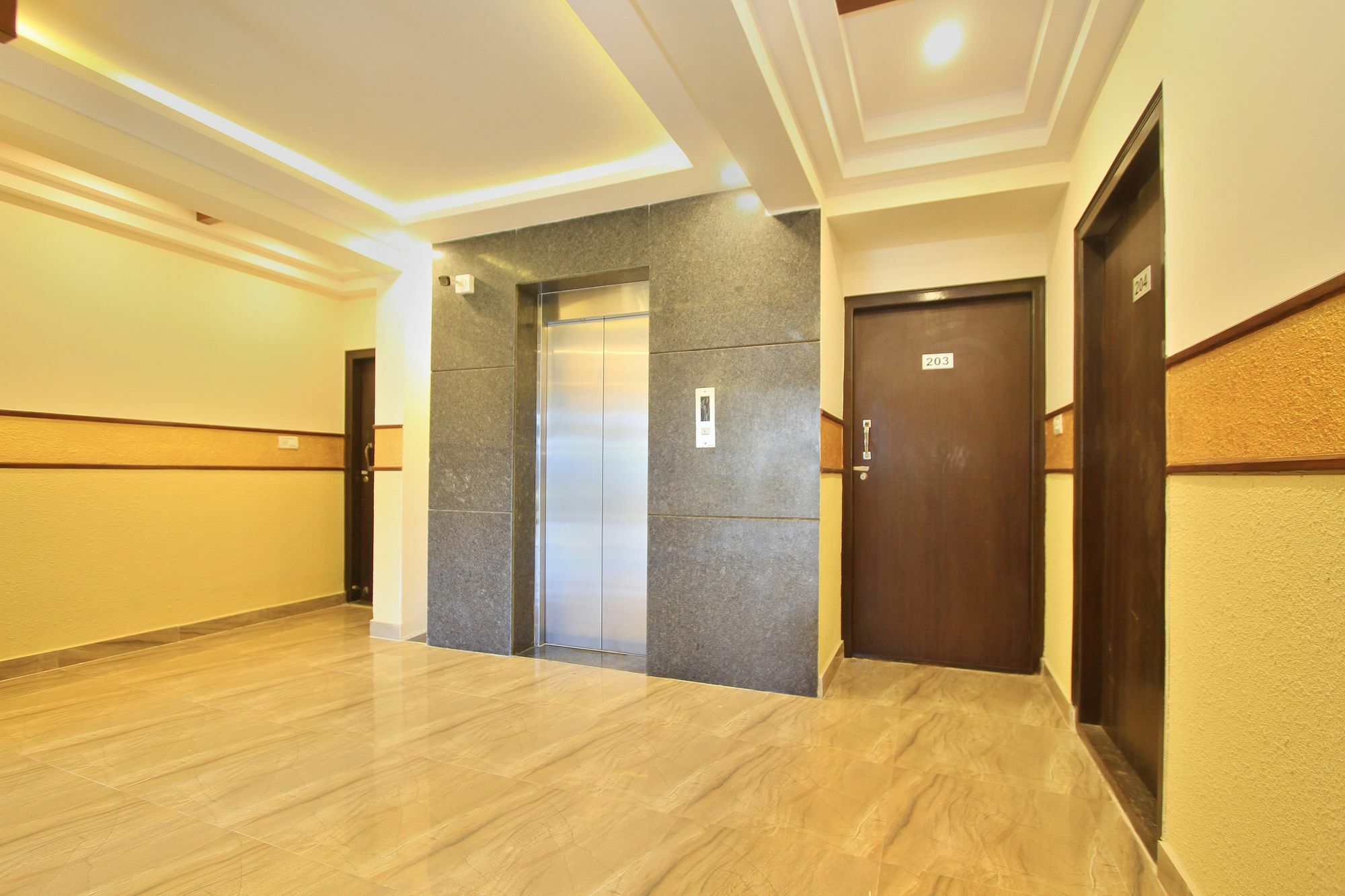Capital O 9917 Sjr And Comforts Bangalore