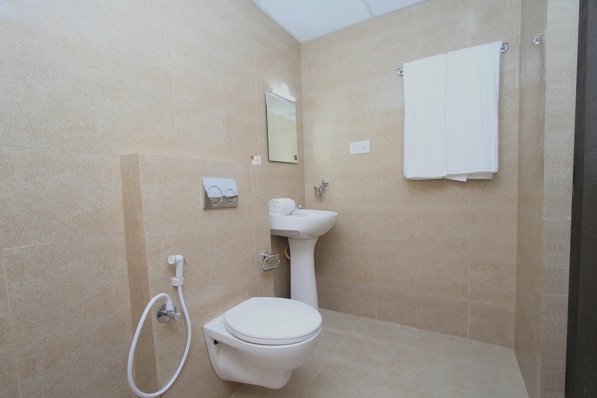 Capital O 9917 Sjr And Comforts 3* Bangalore