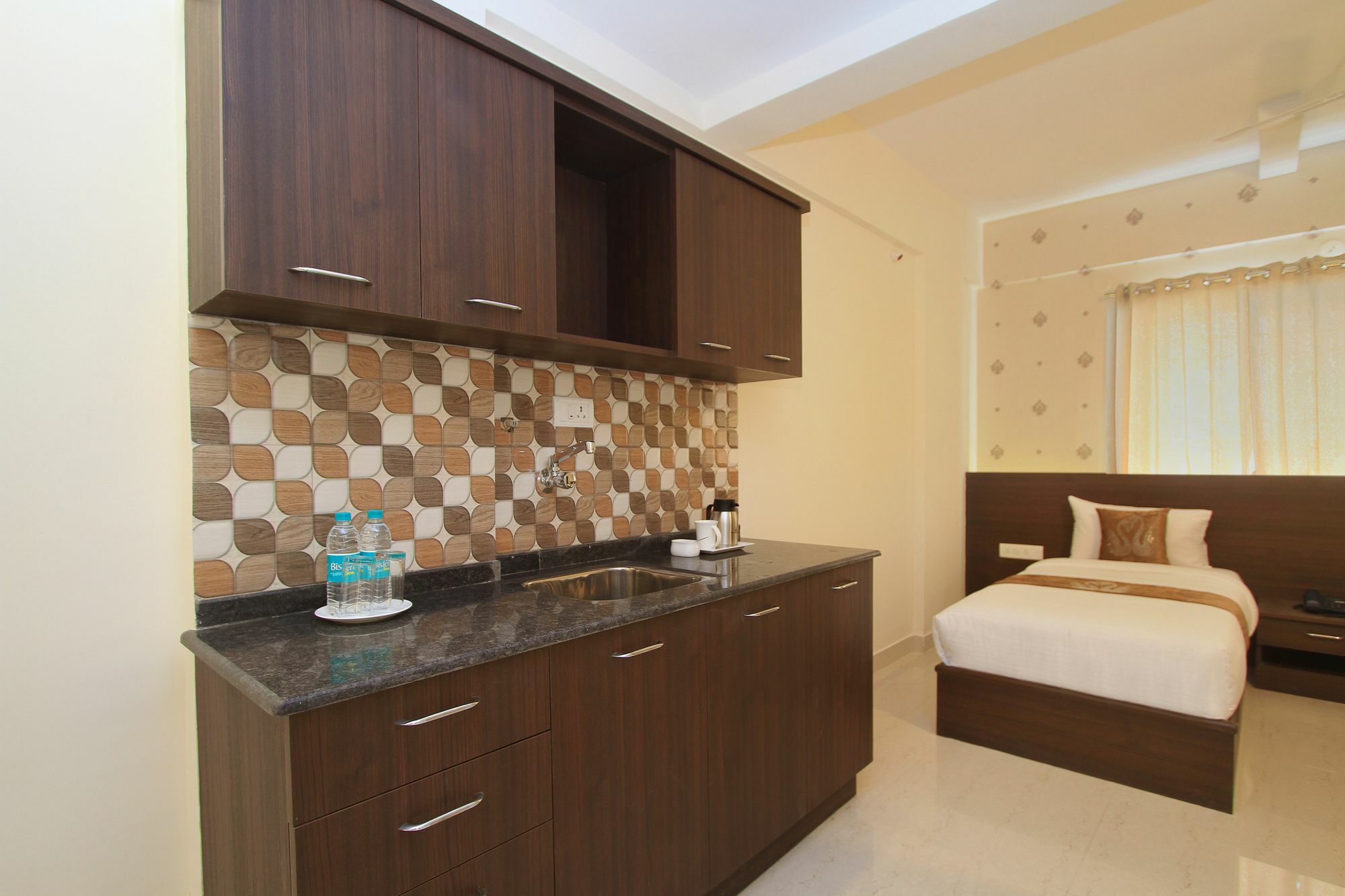 Capital O 9917 Sjr And Comforts Hotel