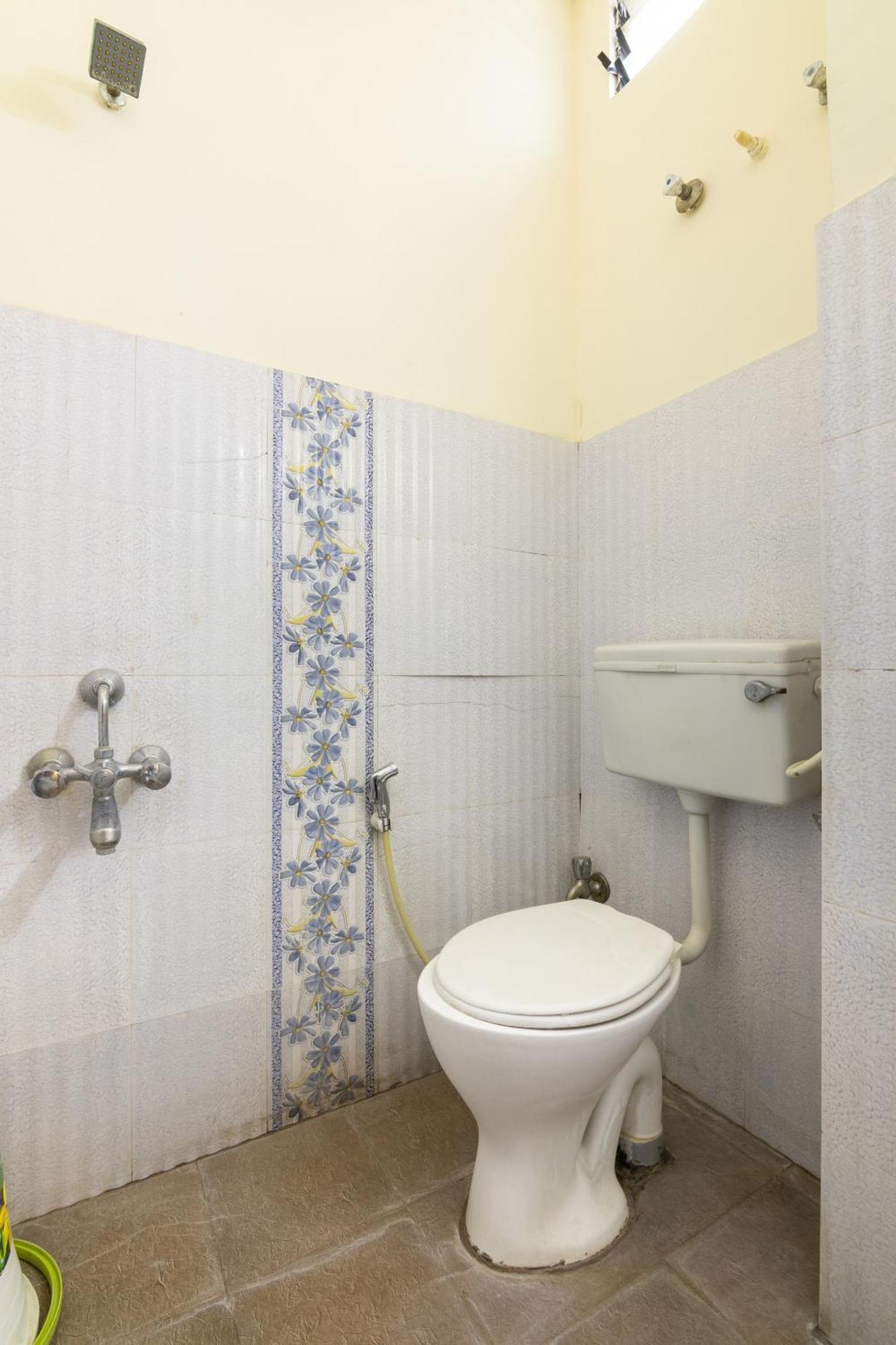 Hotel Oyo 345 Red Mount Aquilla Bangalore