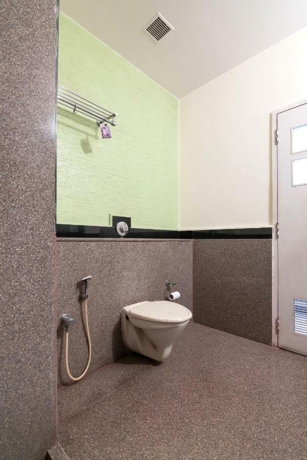 Oyo 345 Red Mount Aquilla 3* Bangalore