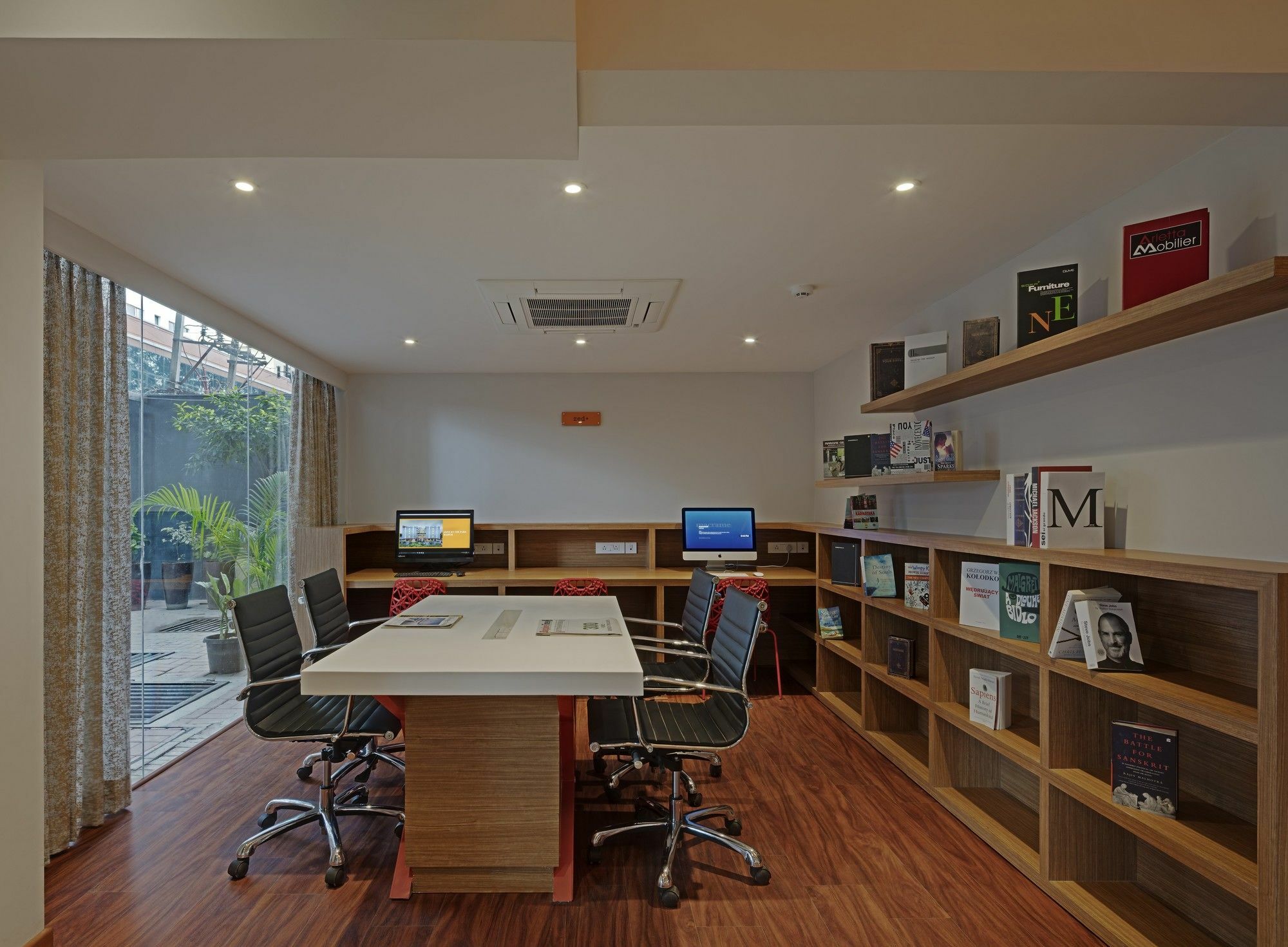 Zone By The Park Electronic Hotel
