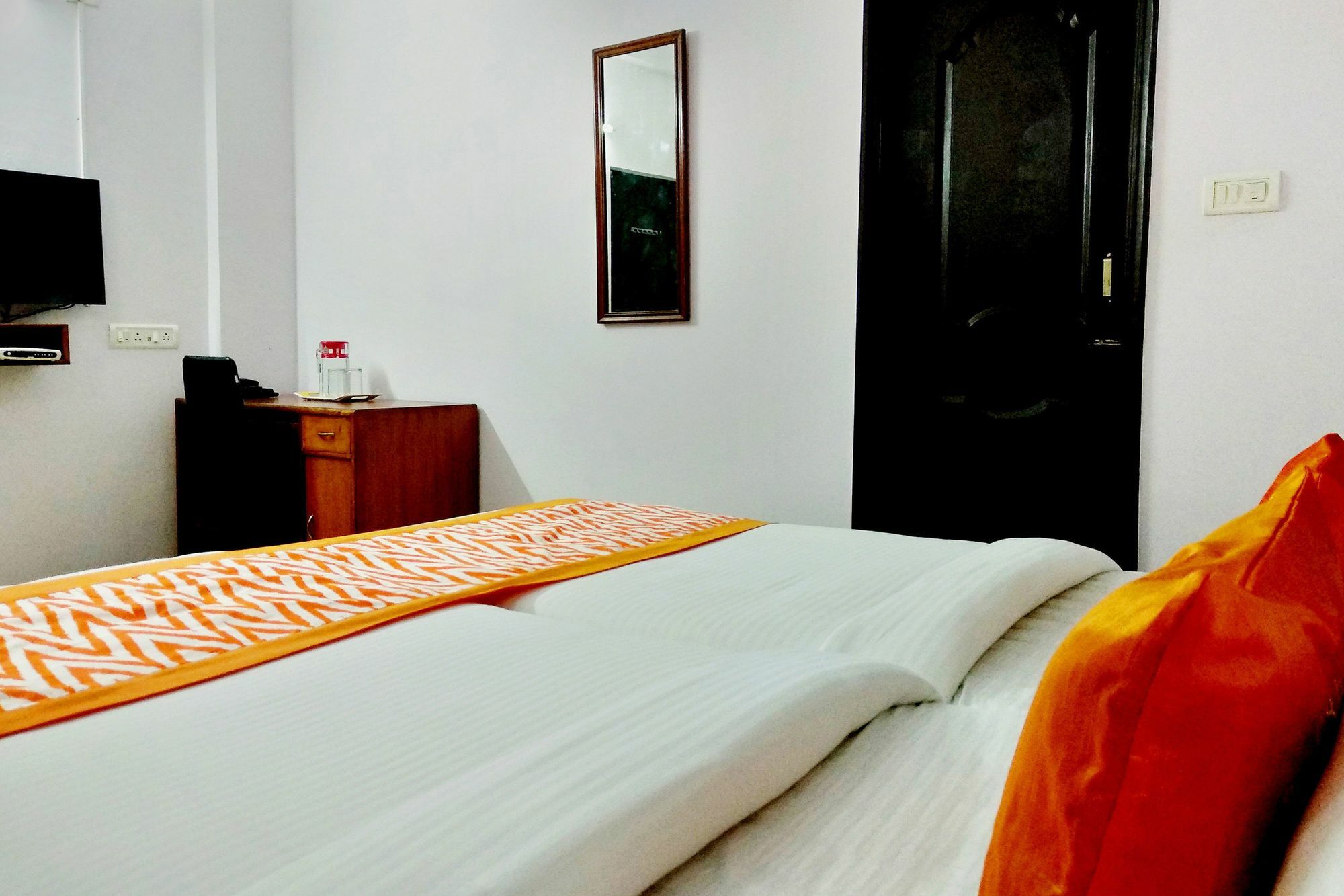 Oyo 10340 Queen's Castle Hotel