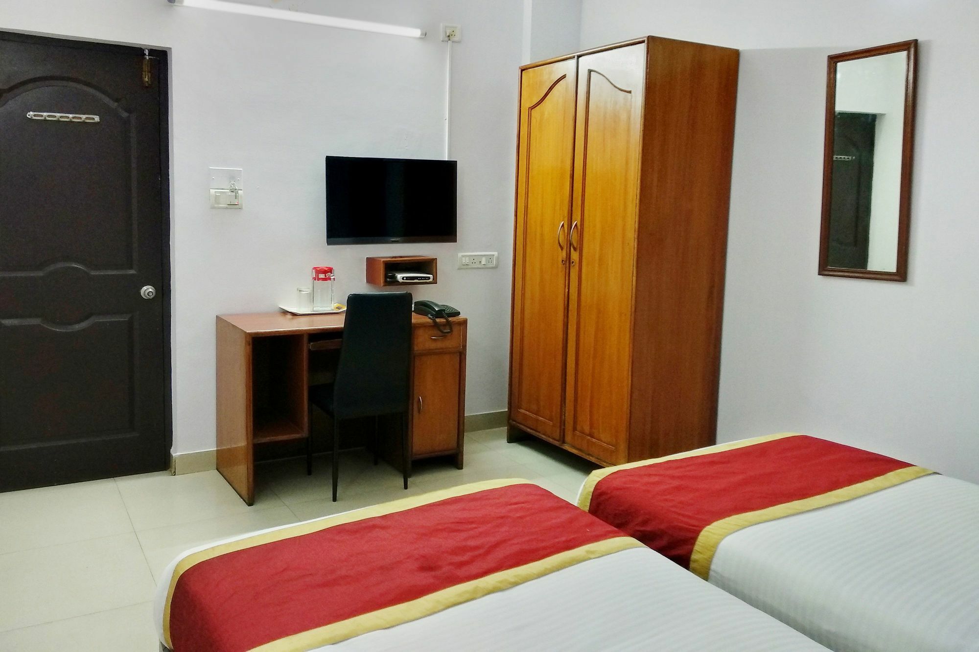 Oyo 10340 Queen's Castle Bangalore