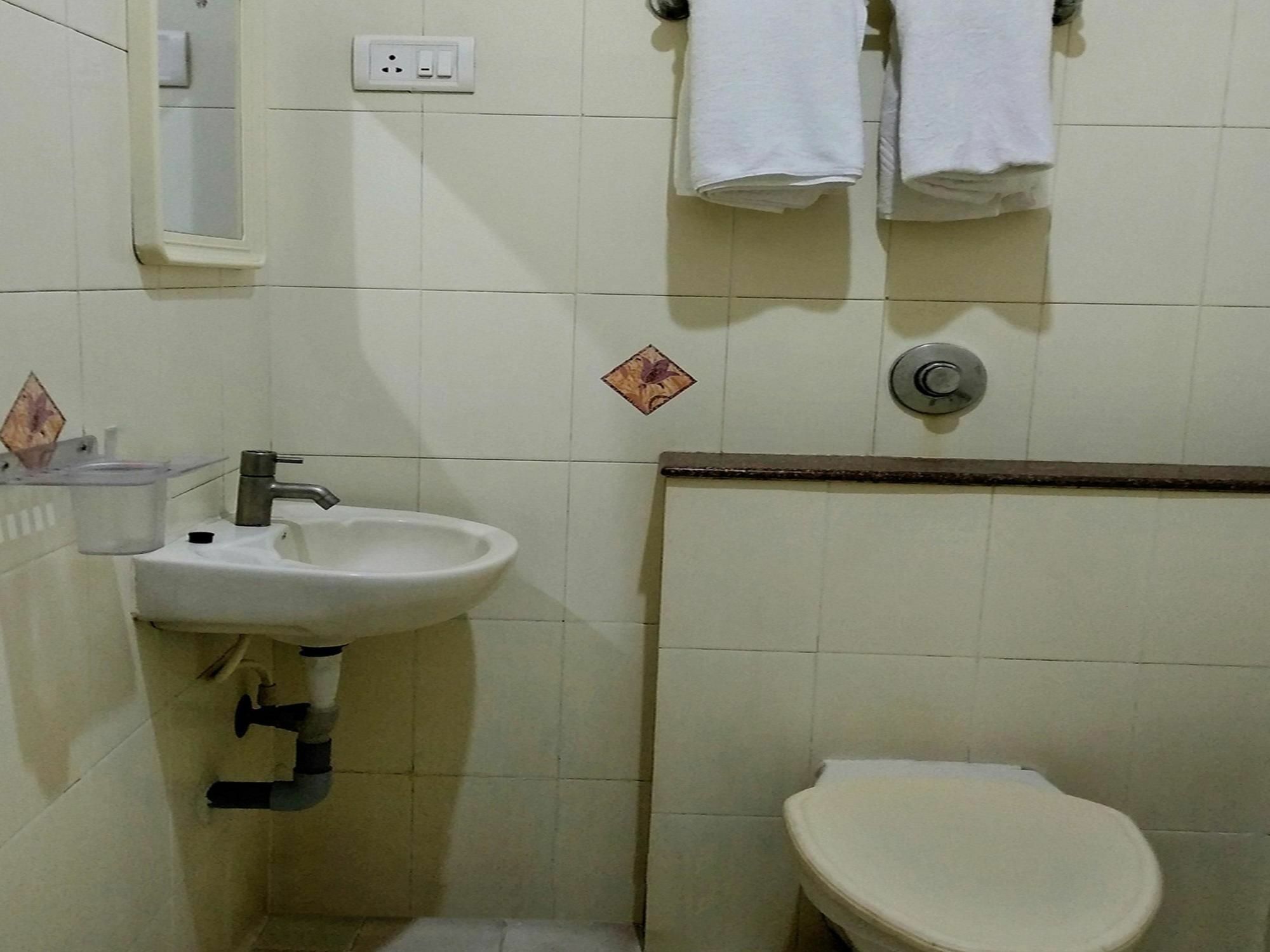 Hotel Oyo 10340 Queen's Castle Bangalore
