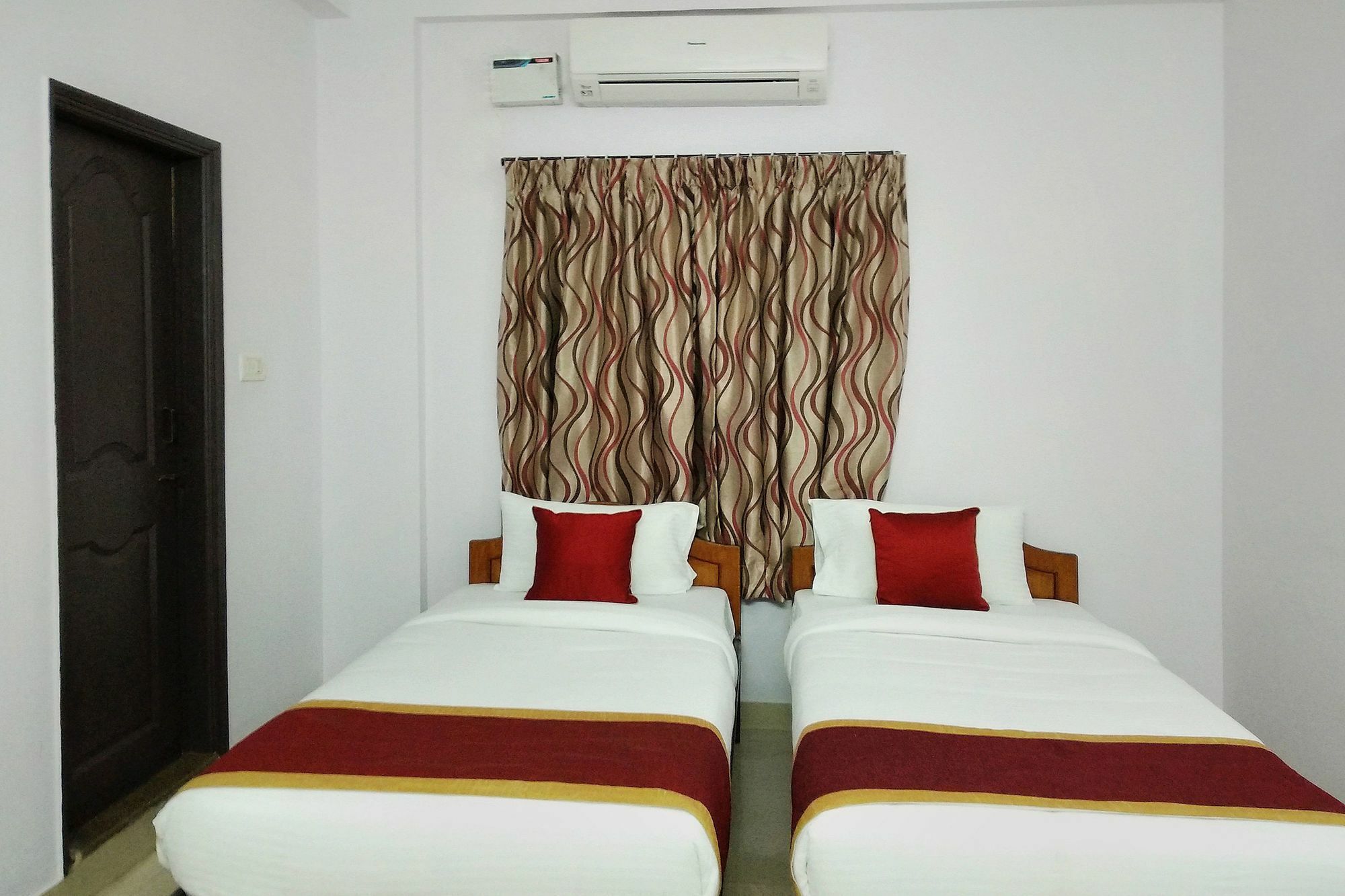 Oyo 10340 Queen's Castle 3*