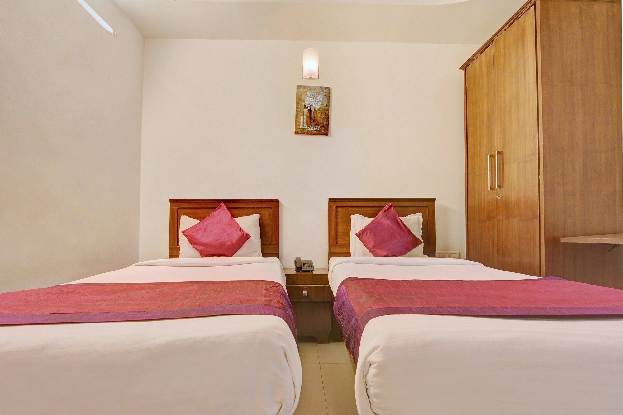 Hotel Oyo 8002 Sri Sai 2*