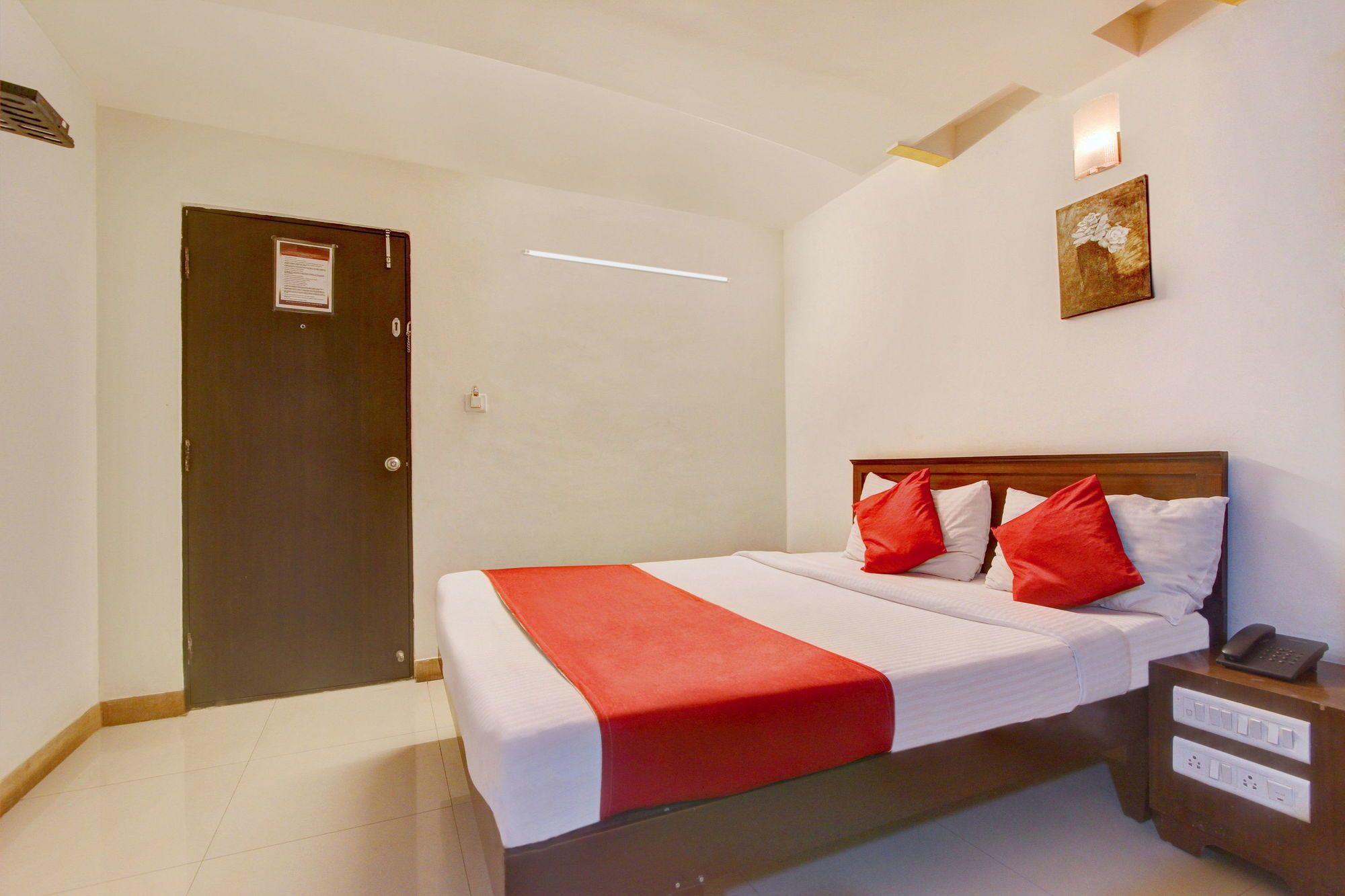 Hotel Oyo 8002 Sri Sai Bangalore