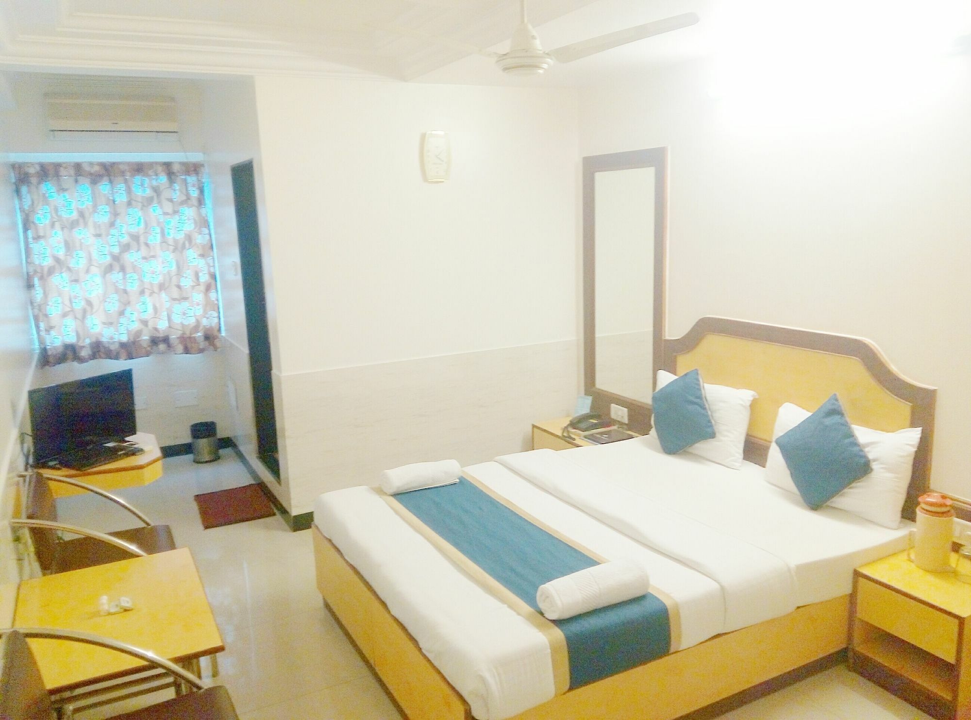 Oyo Hotel Ganga Sagar Near Sri Someshwara Swami Temple Hotel