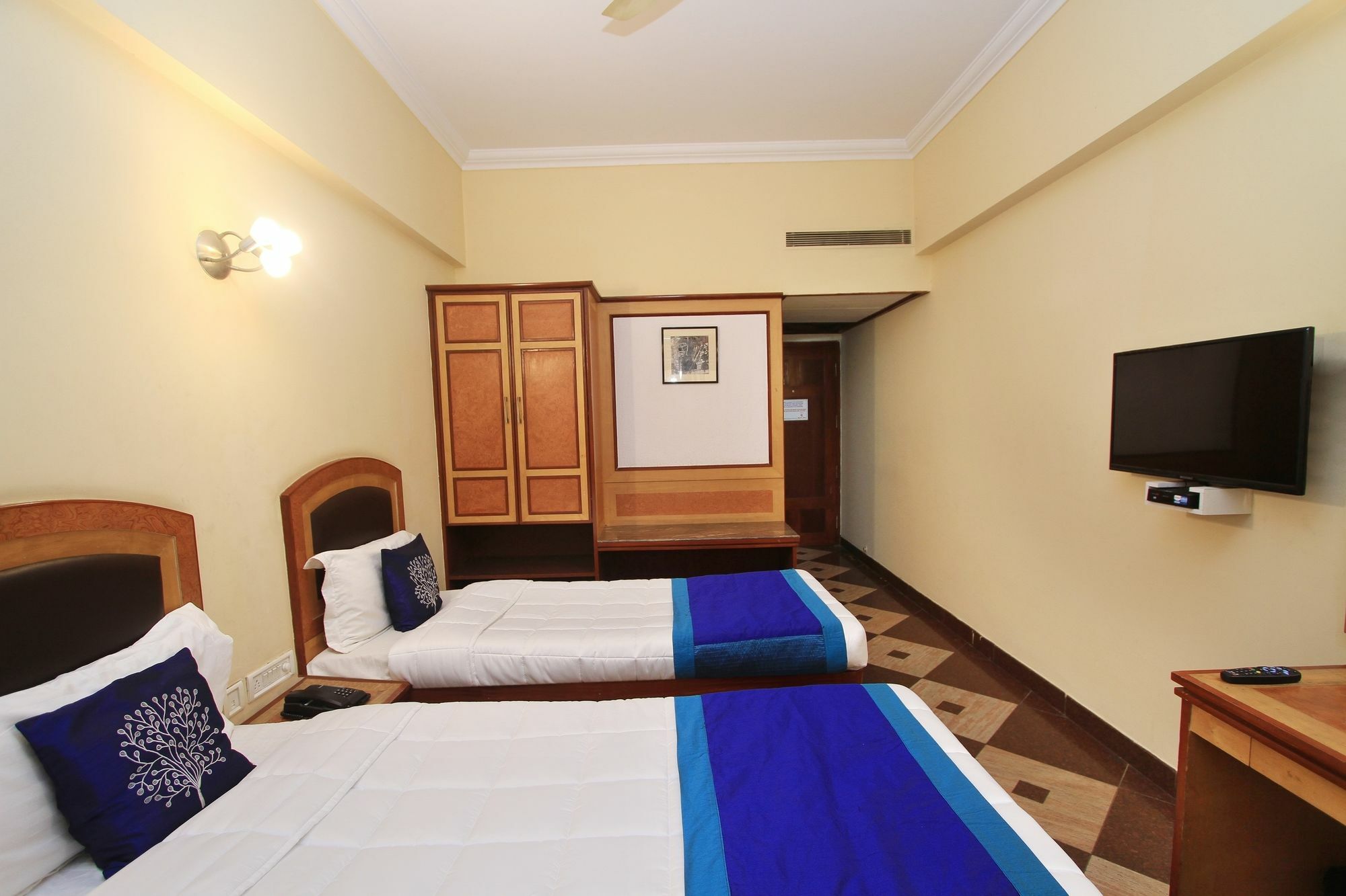 Hotel Aura 3*