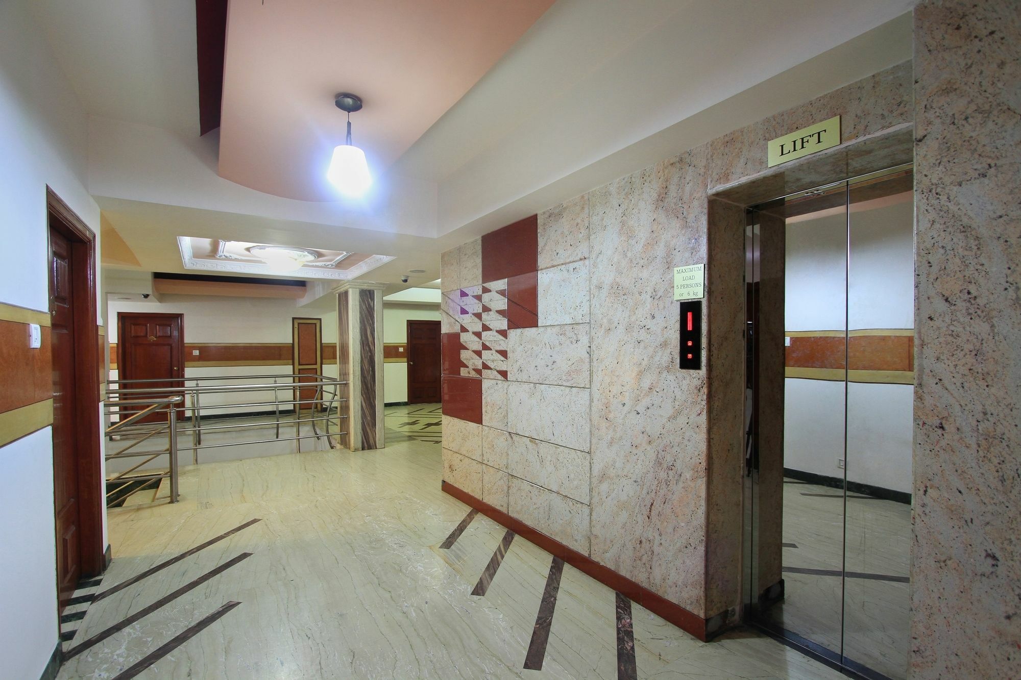 Hotel Aura 3*