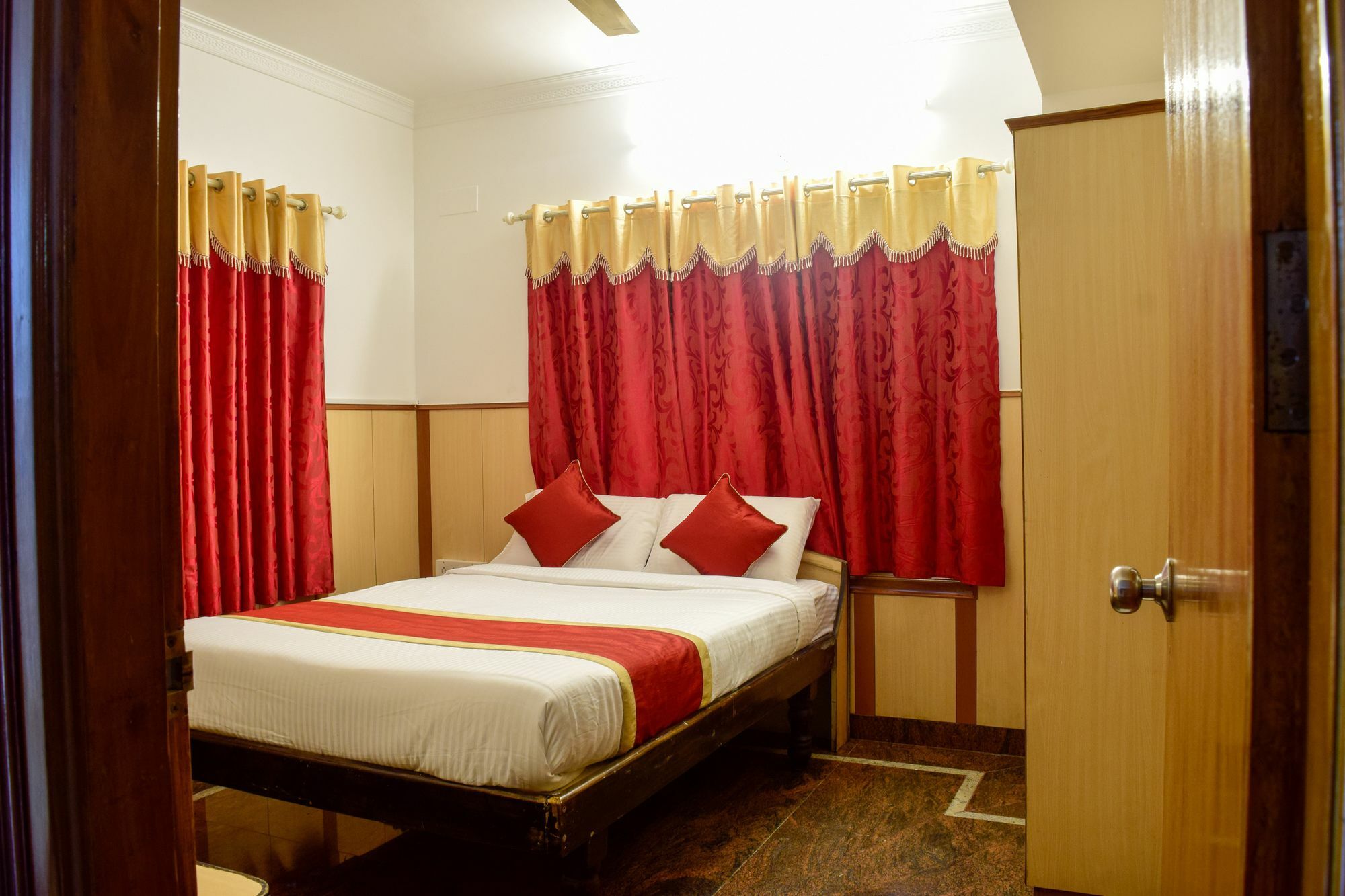 Hotel Fabhotel Shivaals Residency - Rajajinagar