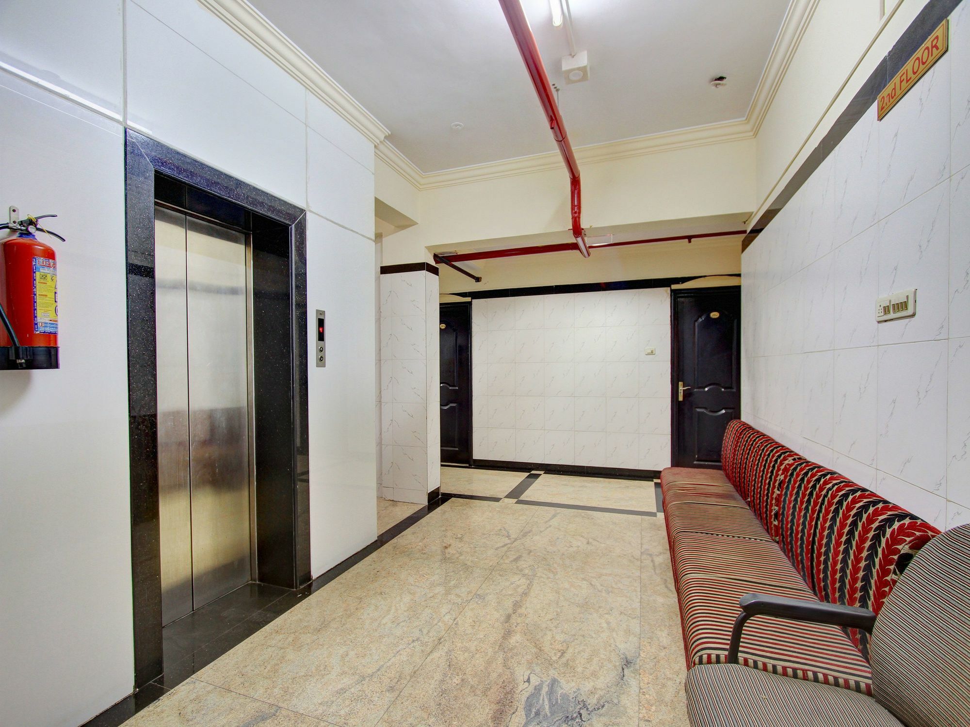 Oyo 12985 Sabharwal Viceroy 3* Bangalore