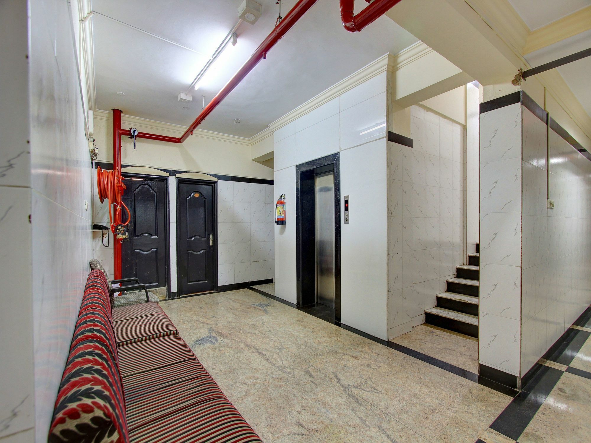 Oyo 12985 Sabharwal Viceroy Hotel