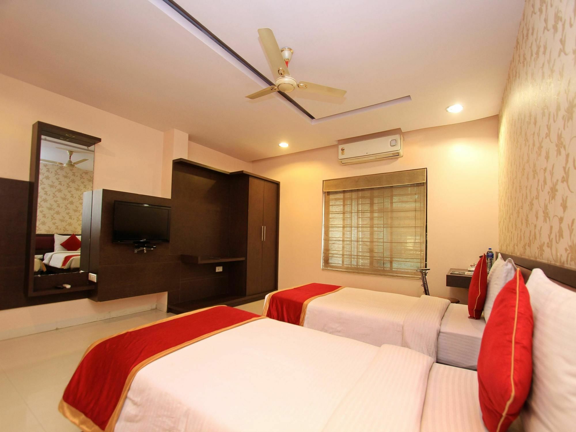 Oyo 656 Grand Continent Hotel 2*