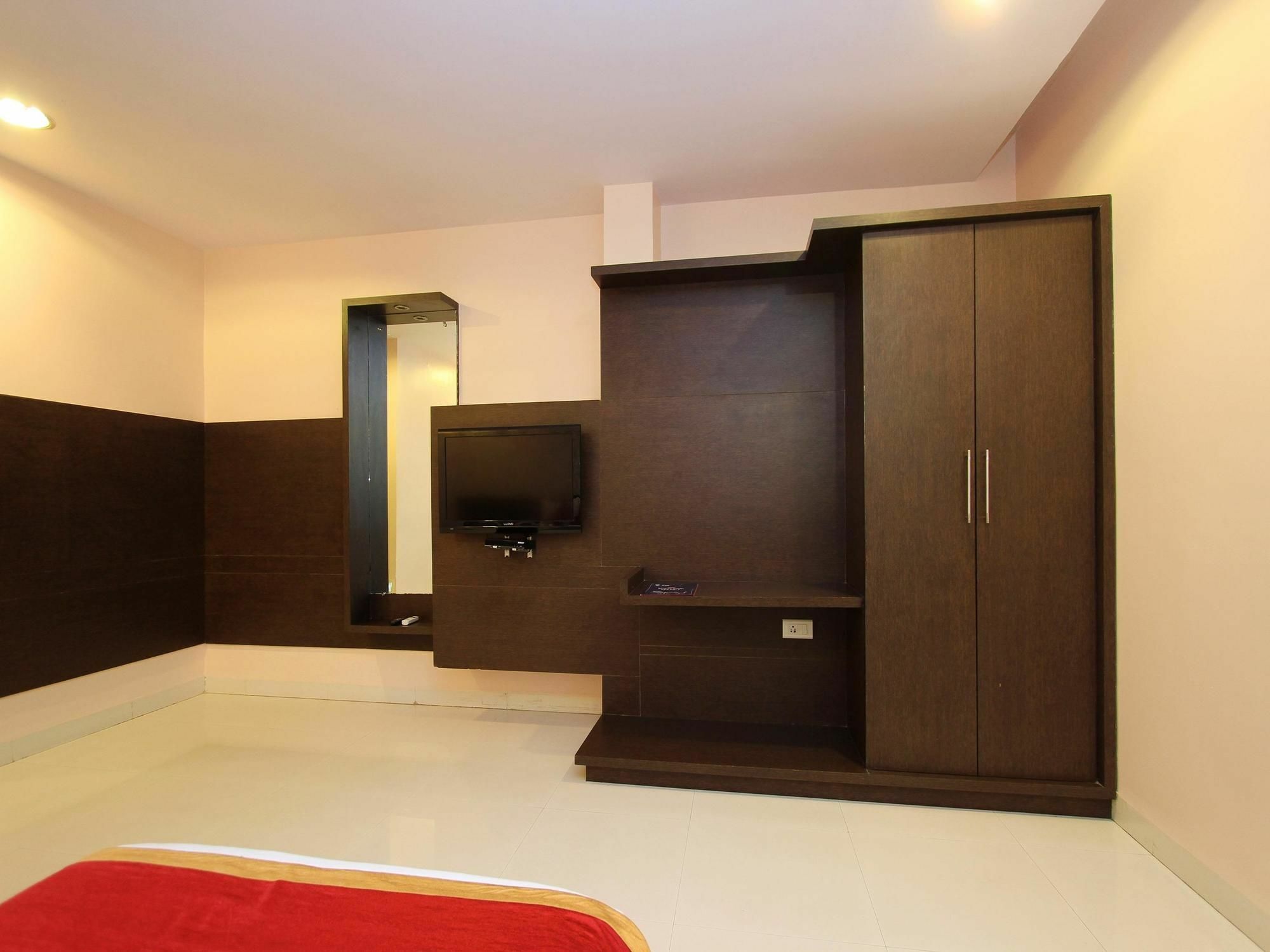 Oyo 656 Grand Continent Hotel Bangalore