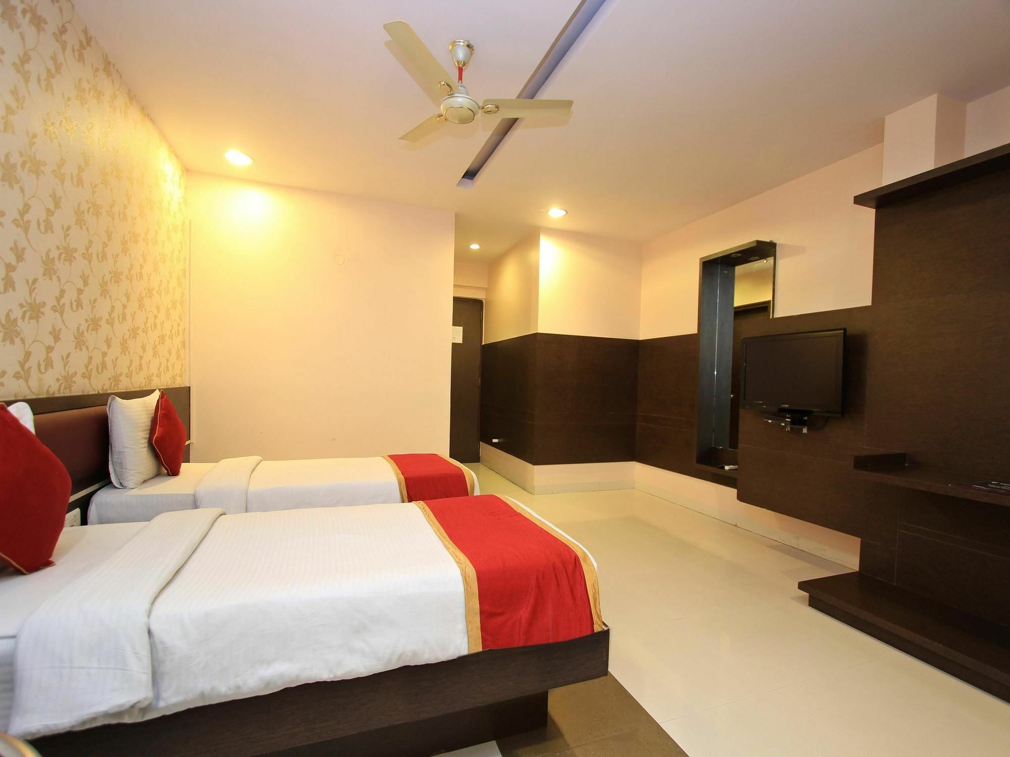 Oyo 656 Grand Continent Hotel Bangalore