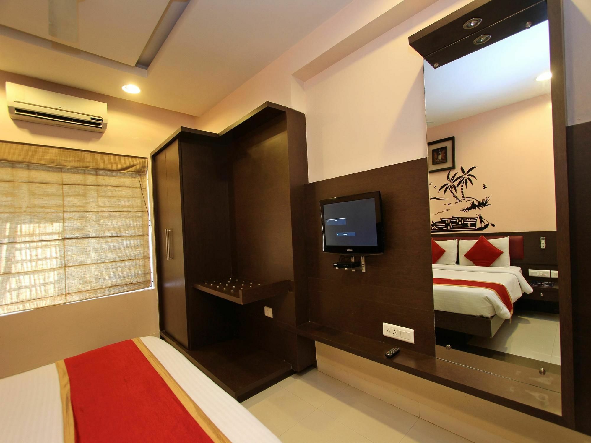 Oyo 656 Grand Continent