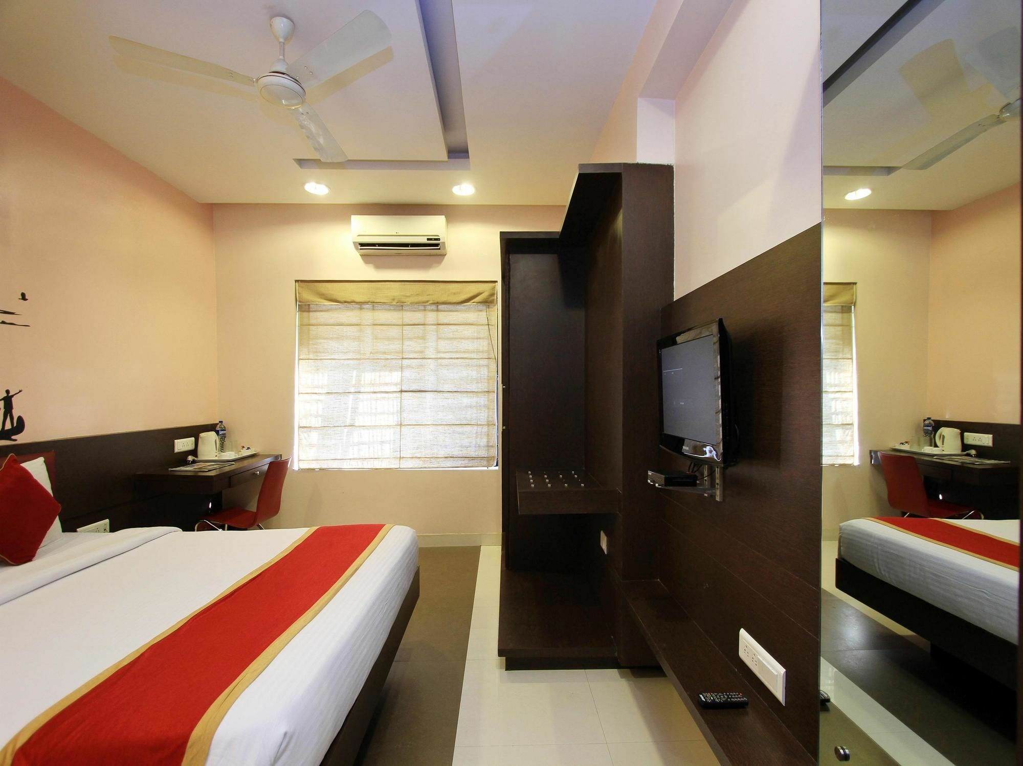 Hotel Oyo 656 Grand Continent Bangalore