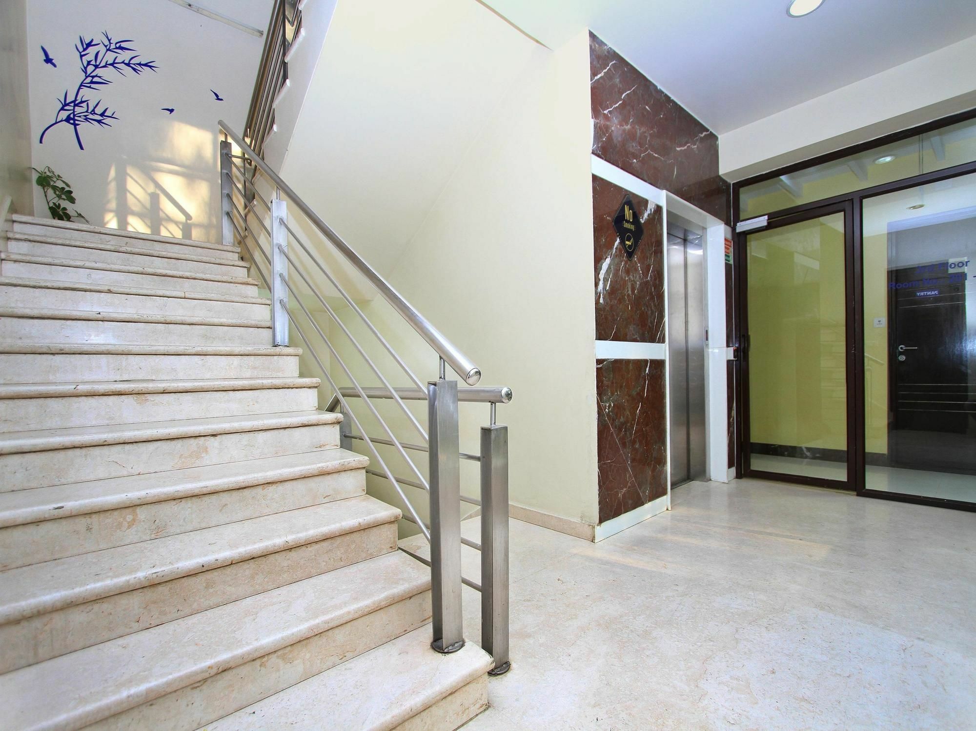 Hotel Oyo 656 Grand Continent