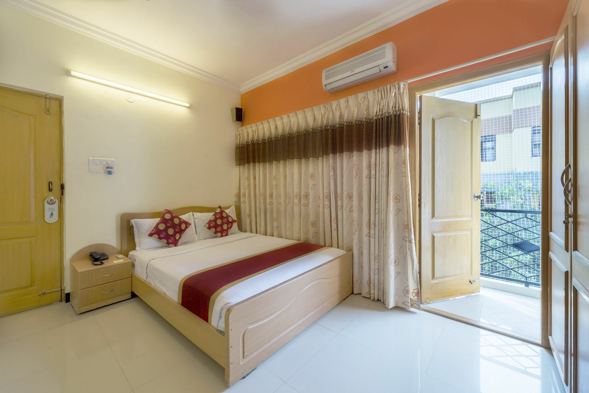 Hotel Raj Comforts -golf View