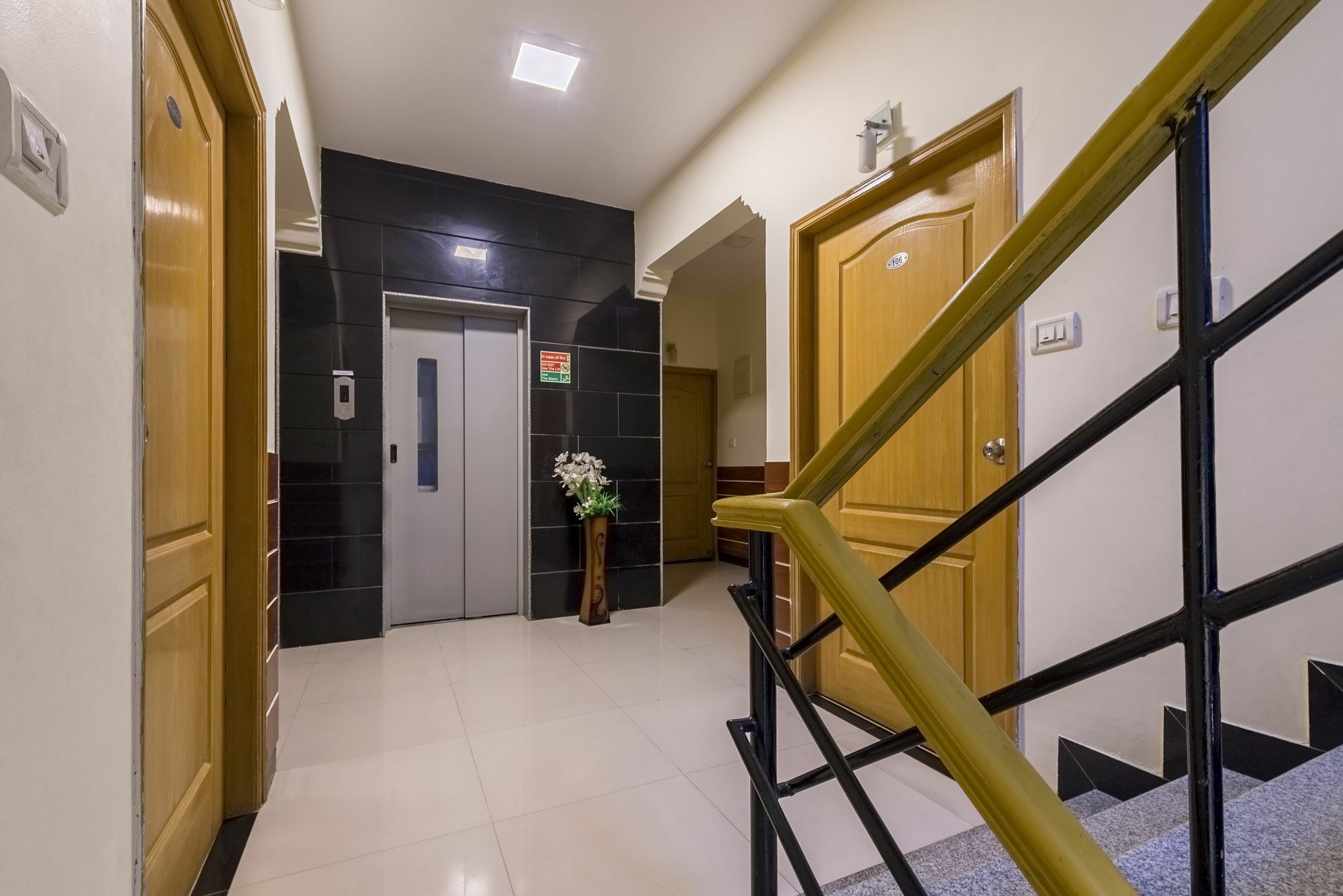 Hotel Raj Comforts -golf View
