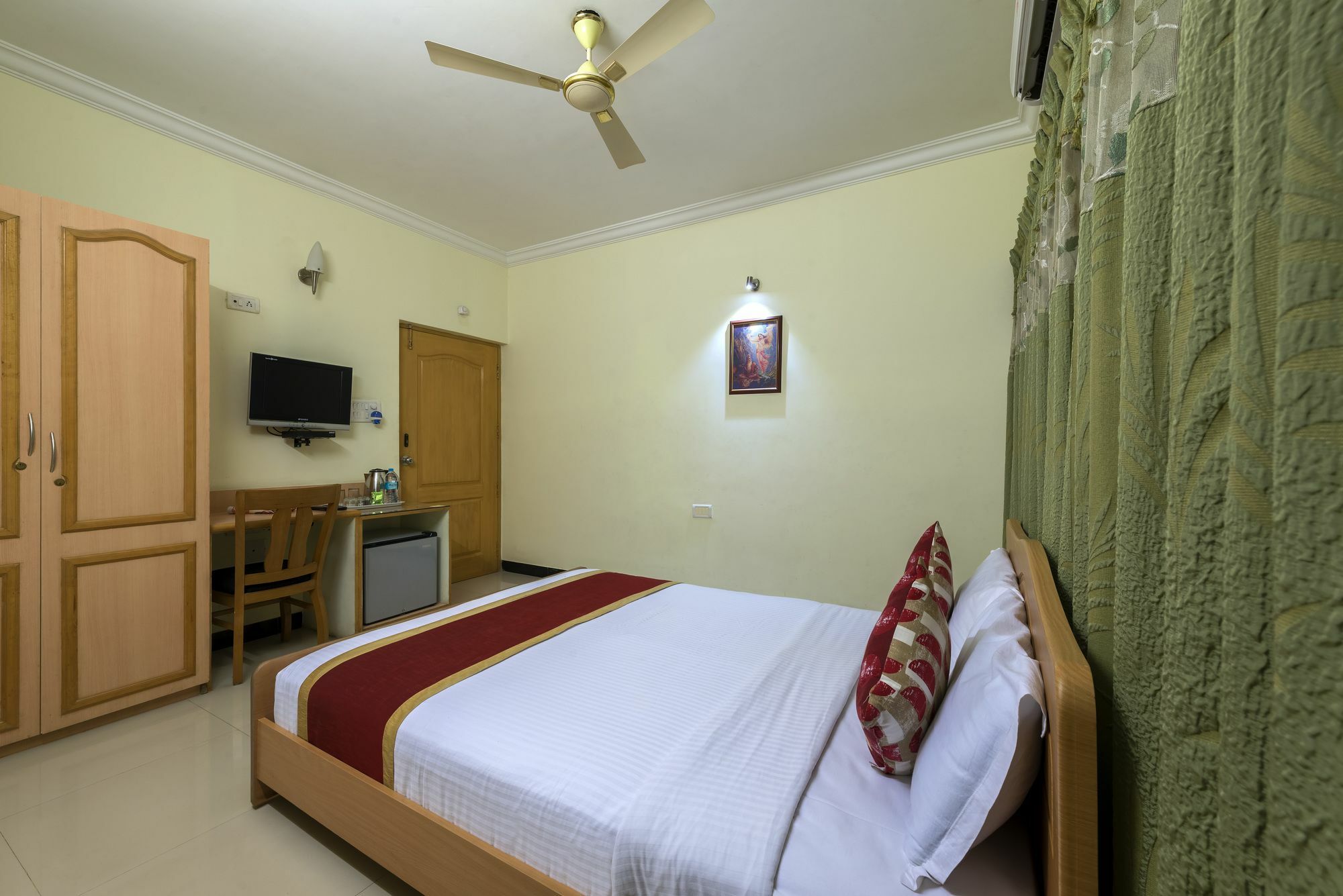 Raj Comforts -golf View Hotel Bangalore