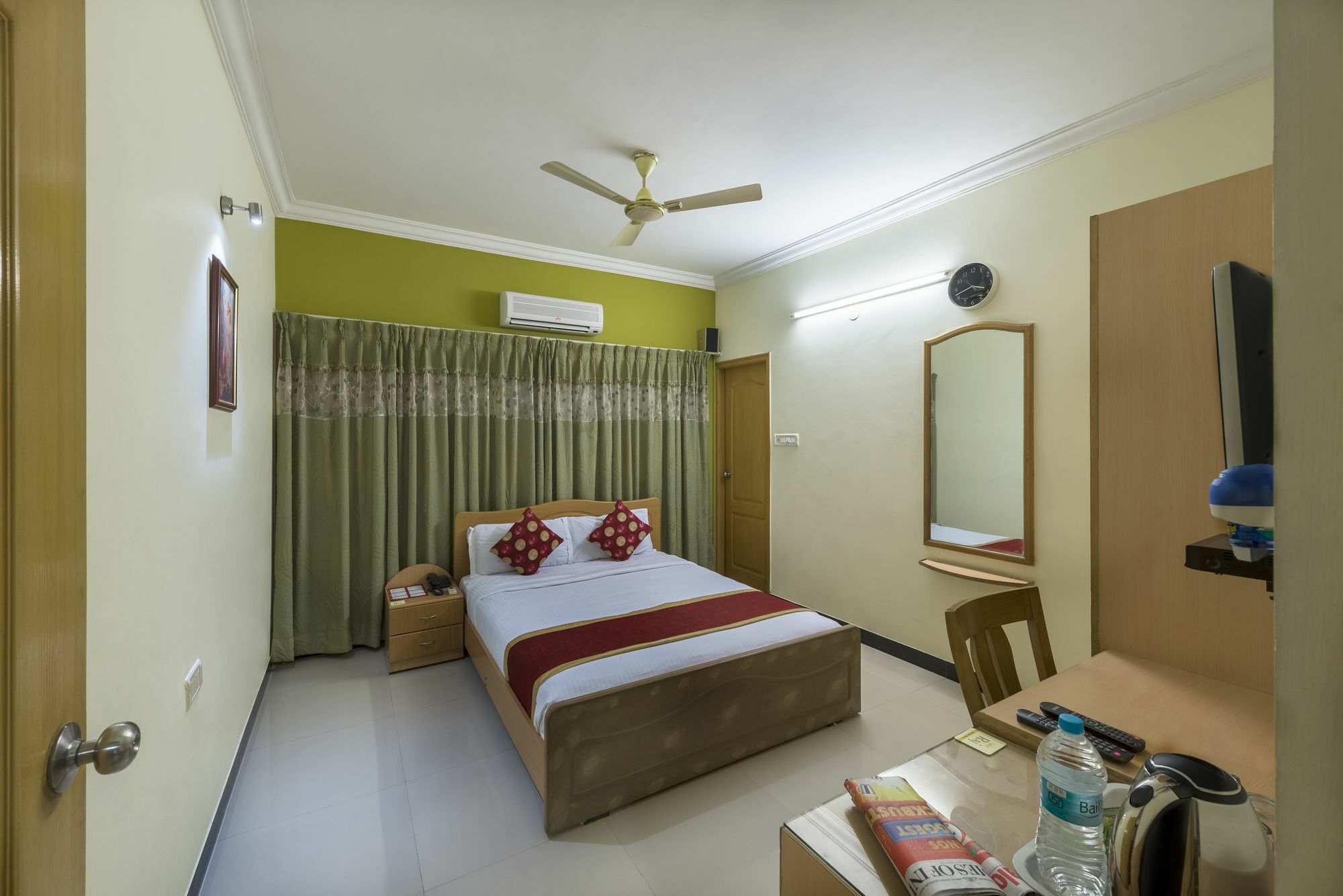 Raj Comforts -golf View 3*