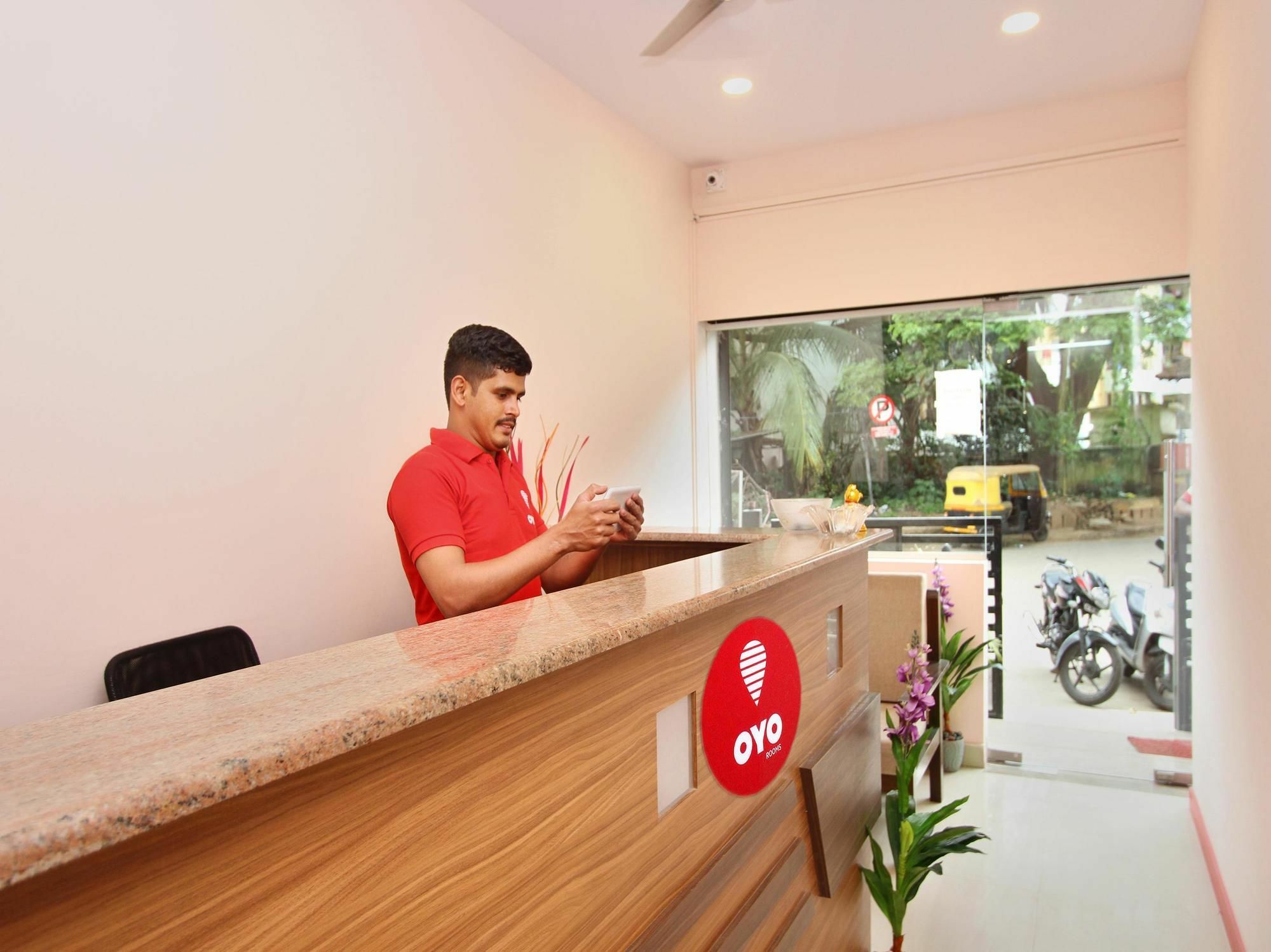 Hotel Oyo 2235 Indira Nagar 3*