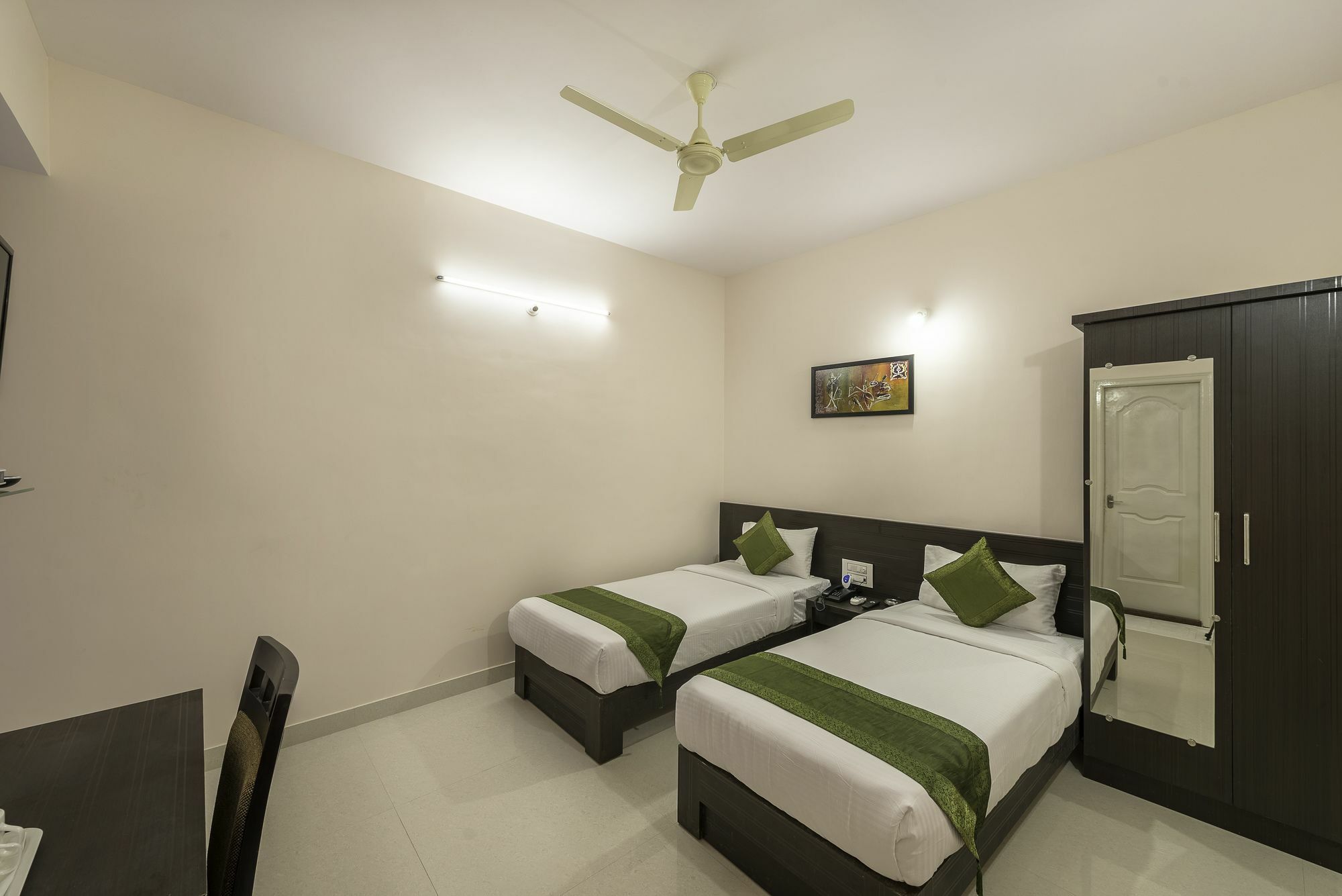 Premium Hoppers Stop Hotel