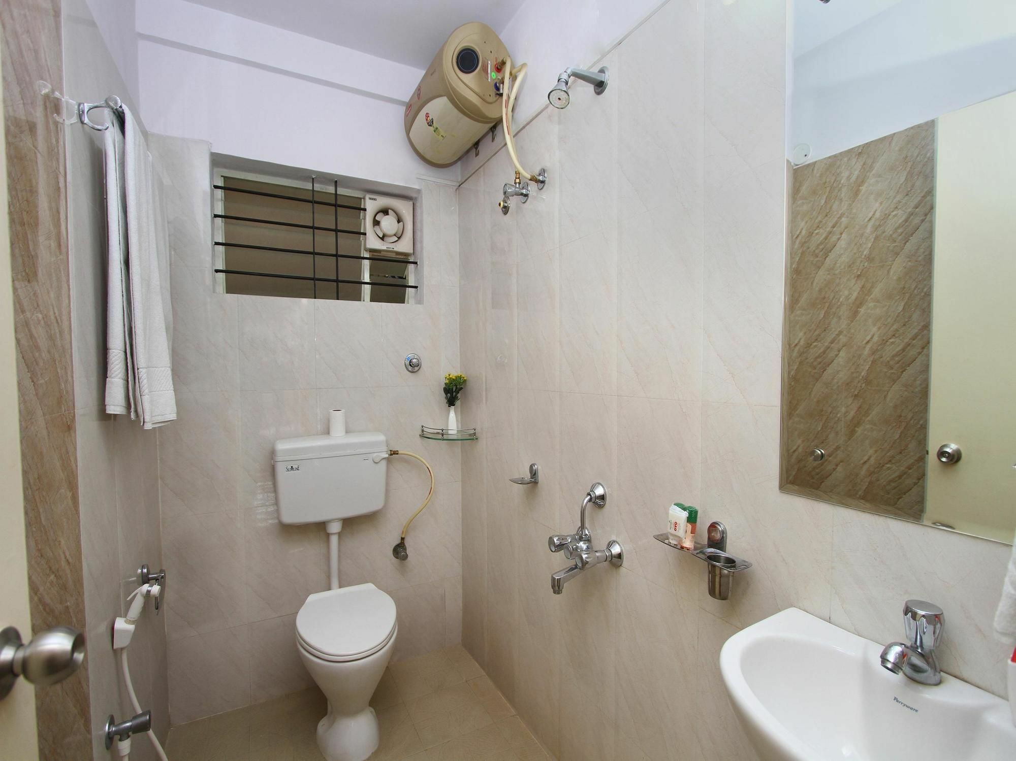 Oyo 2235 Indira Nagar