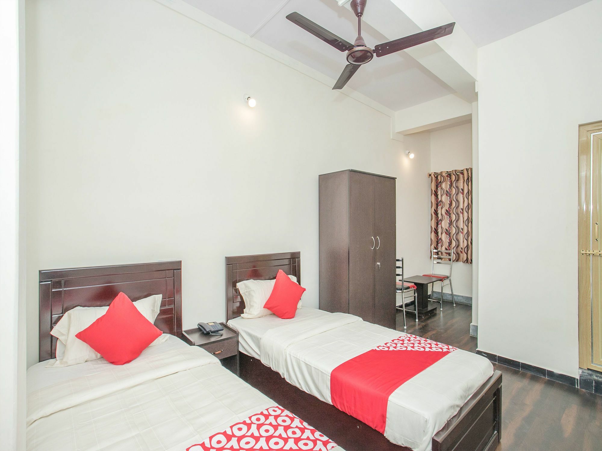Oyo 14430 Sunshine Grand Hotel 3*