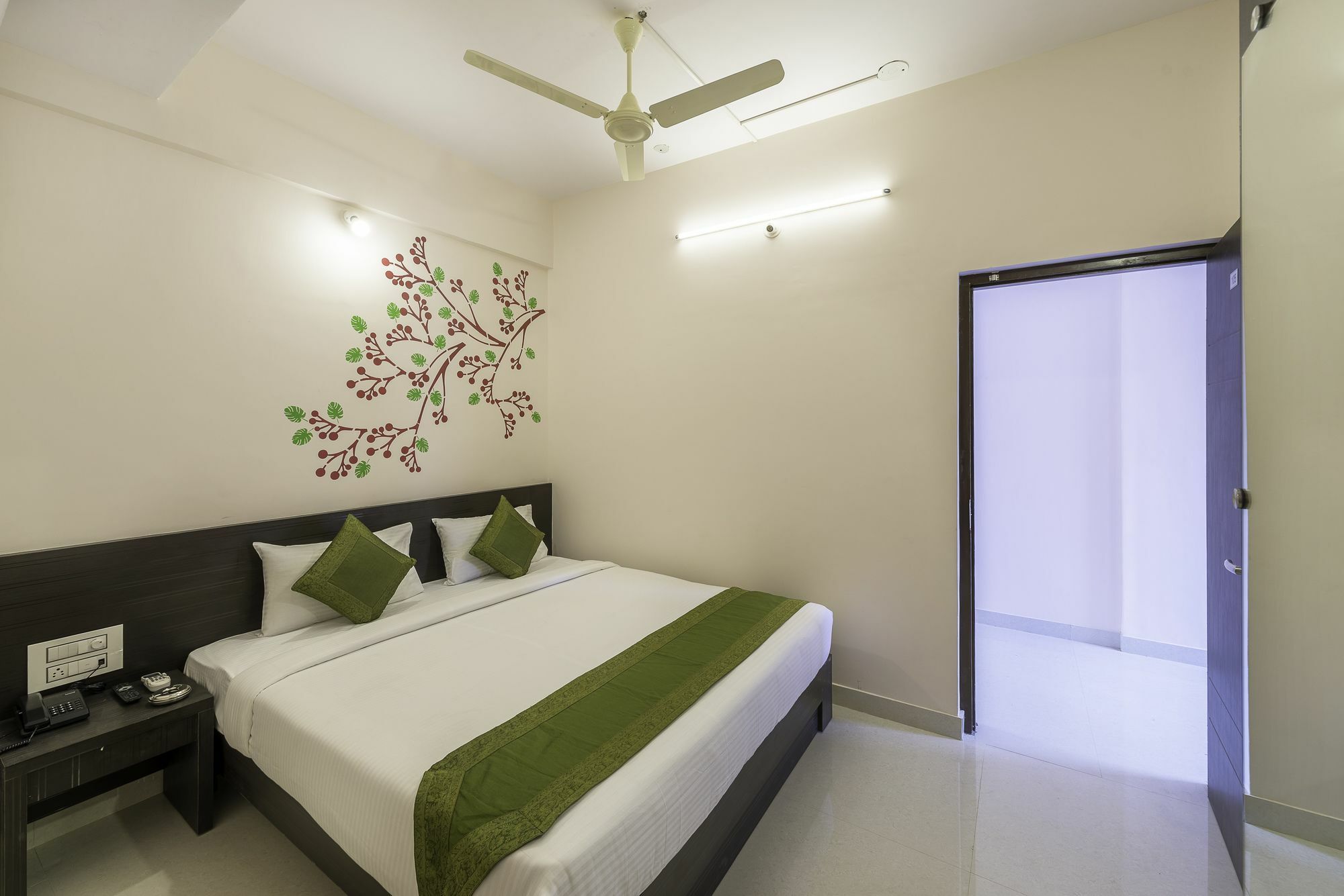 Hotel Premium Hoppers Stop 3*