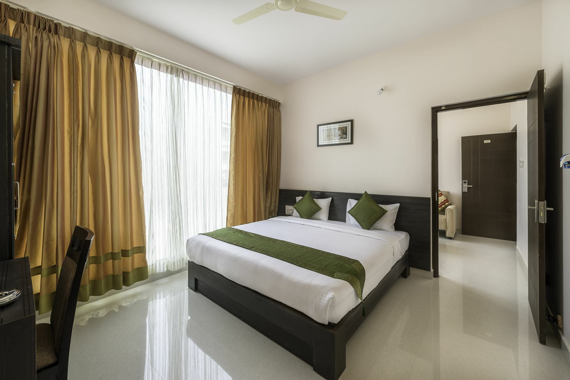 Premium Hoppers Stop 3* Bangalore