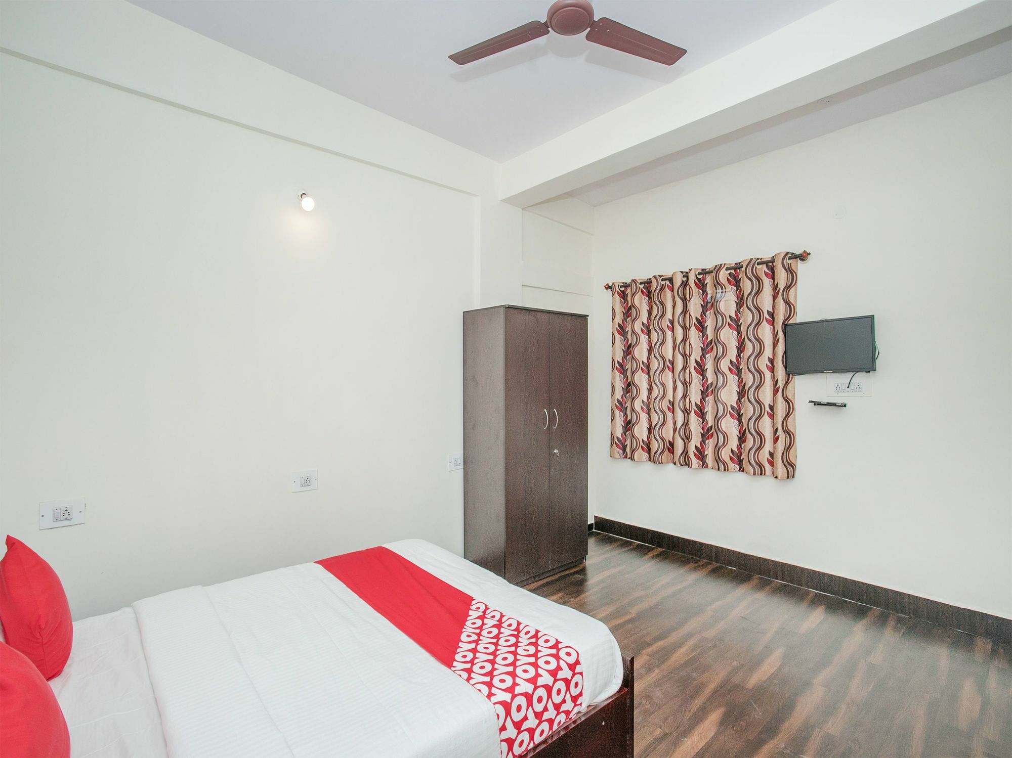 Hotel Oyo 14430 Sunshine Grand 3*