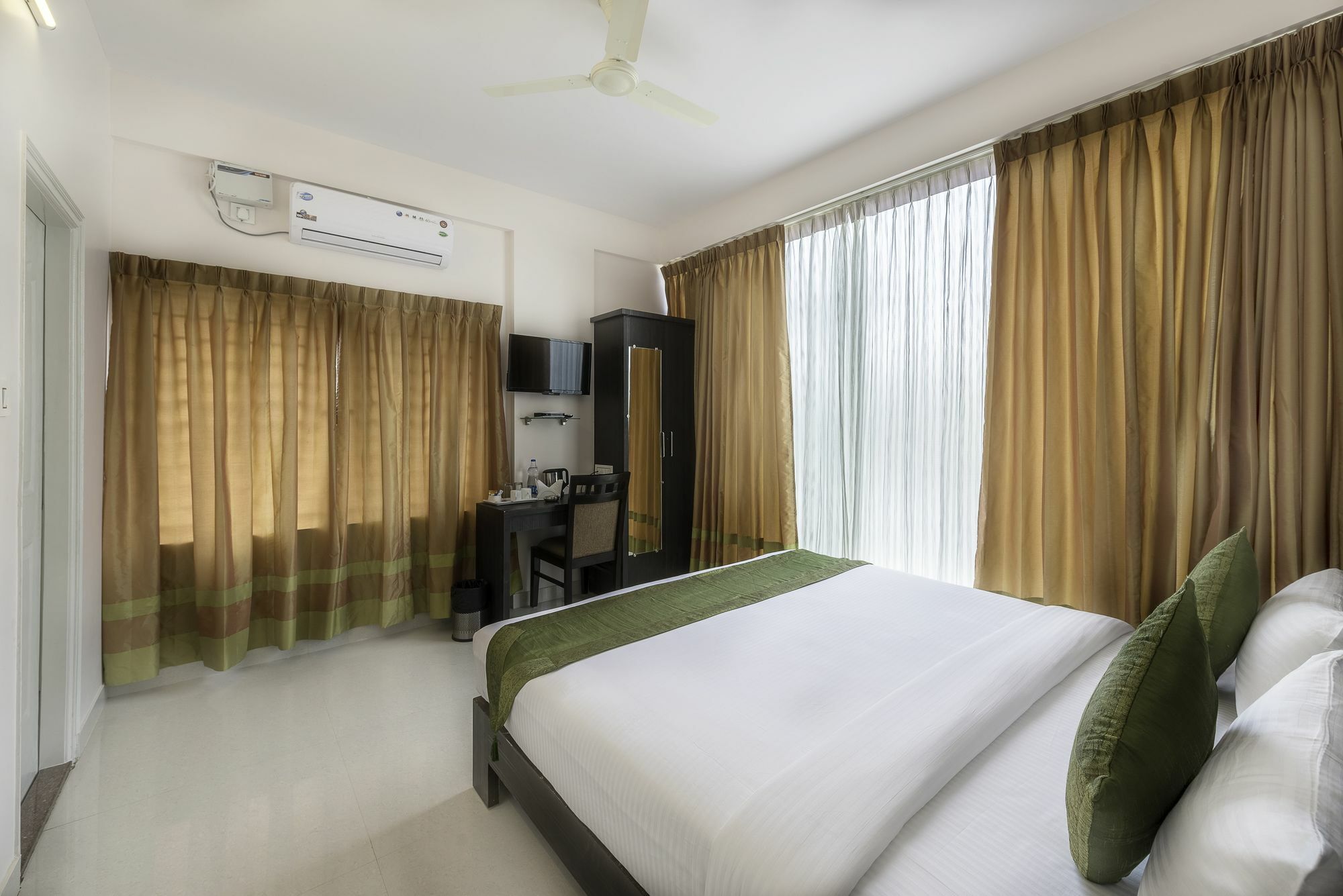 Premium Hoppers Stop 3* Bangalore