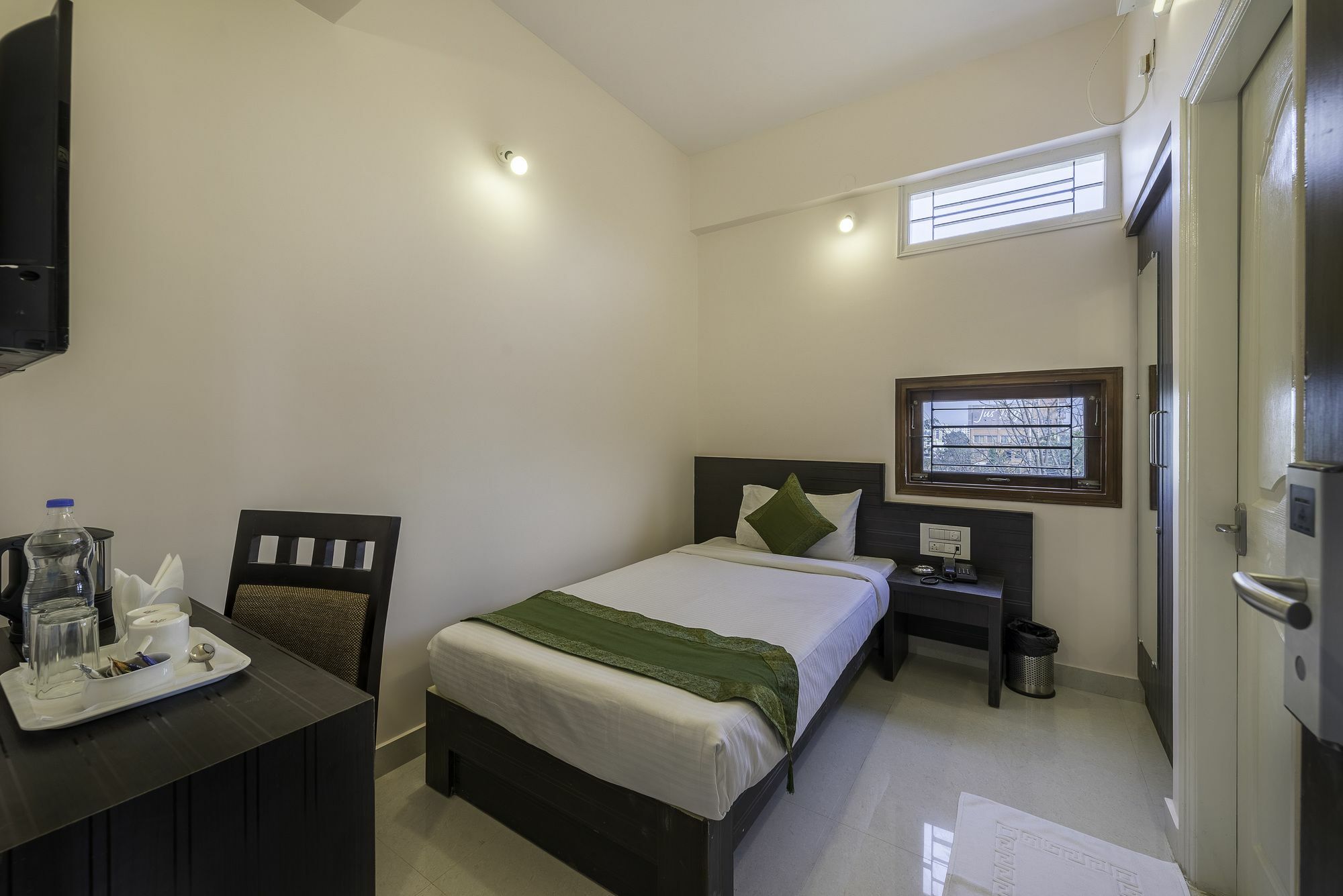 Hotel Premium Hoppers Stop 3*