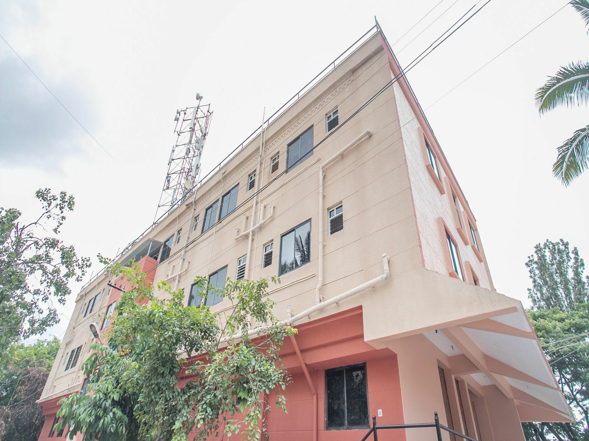 Oyo 14430 Sunshine Grand 3* Bangalore